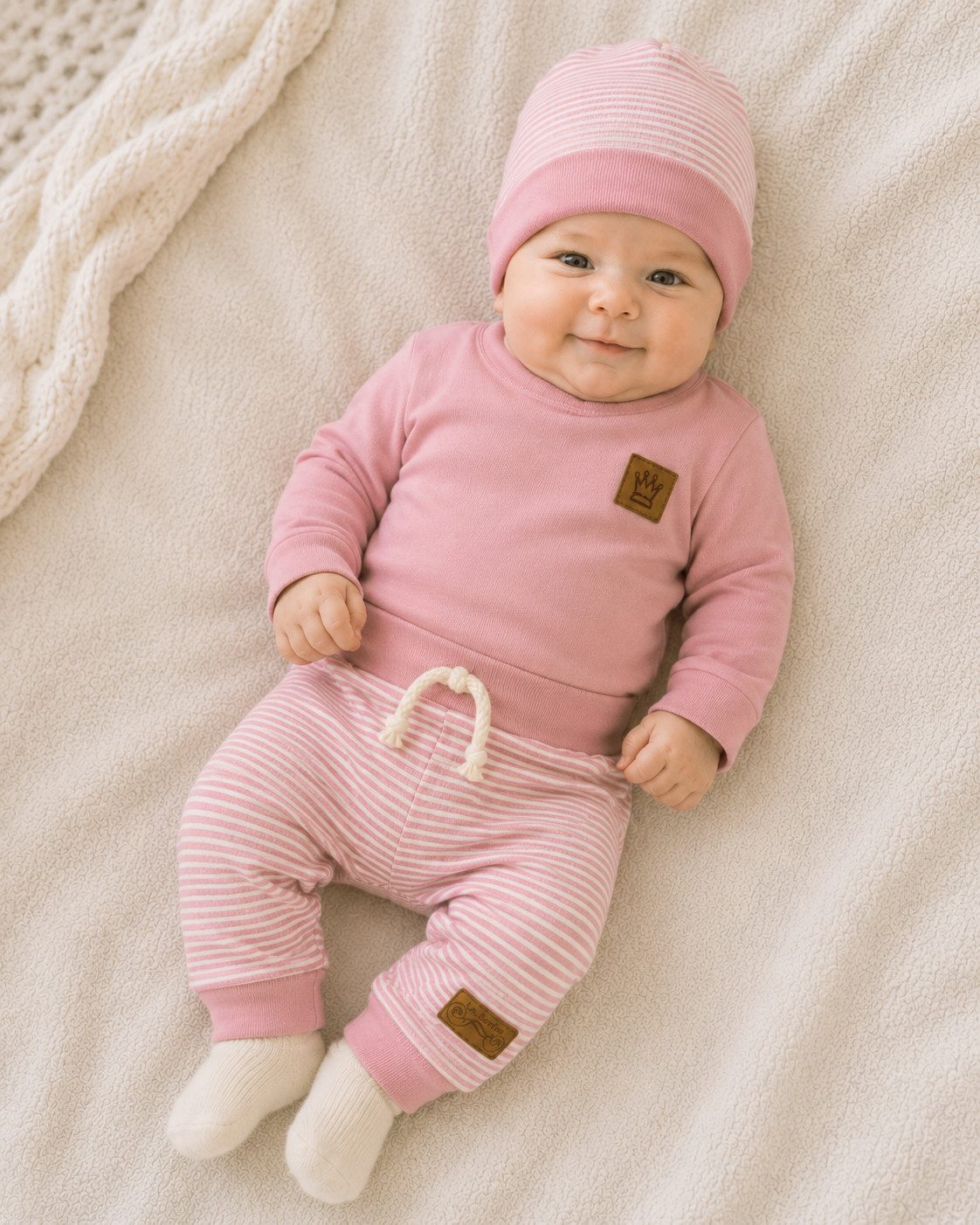 La Bortini Erstausstattungspaket Baby Anzug Langarmshirt Hose Mütze Socken neutral in braun (4-teilig, weich, für Jungen und Mädchen, Erstlingsset für Neugeborene, Shirt, Mitwachshose, Haube, Strümpfe) unisex, gestreift, 44 50 56 62 68 74 80