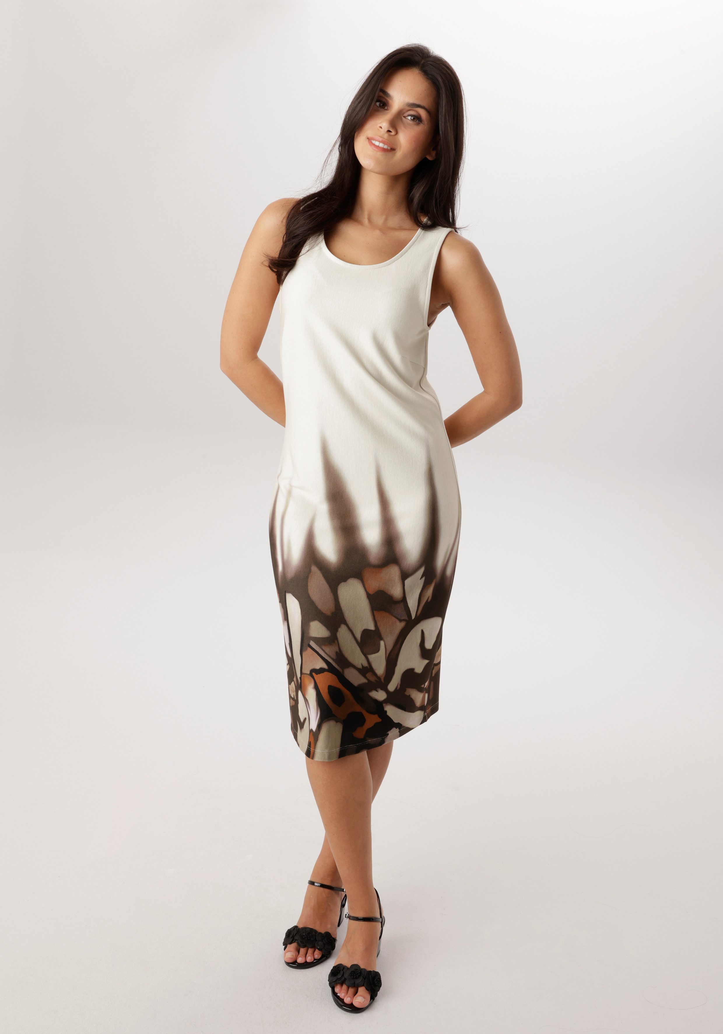 Aniston SELECTED Sommerkleid mit besonderen Farb- und Mustereffekt