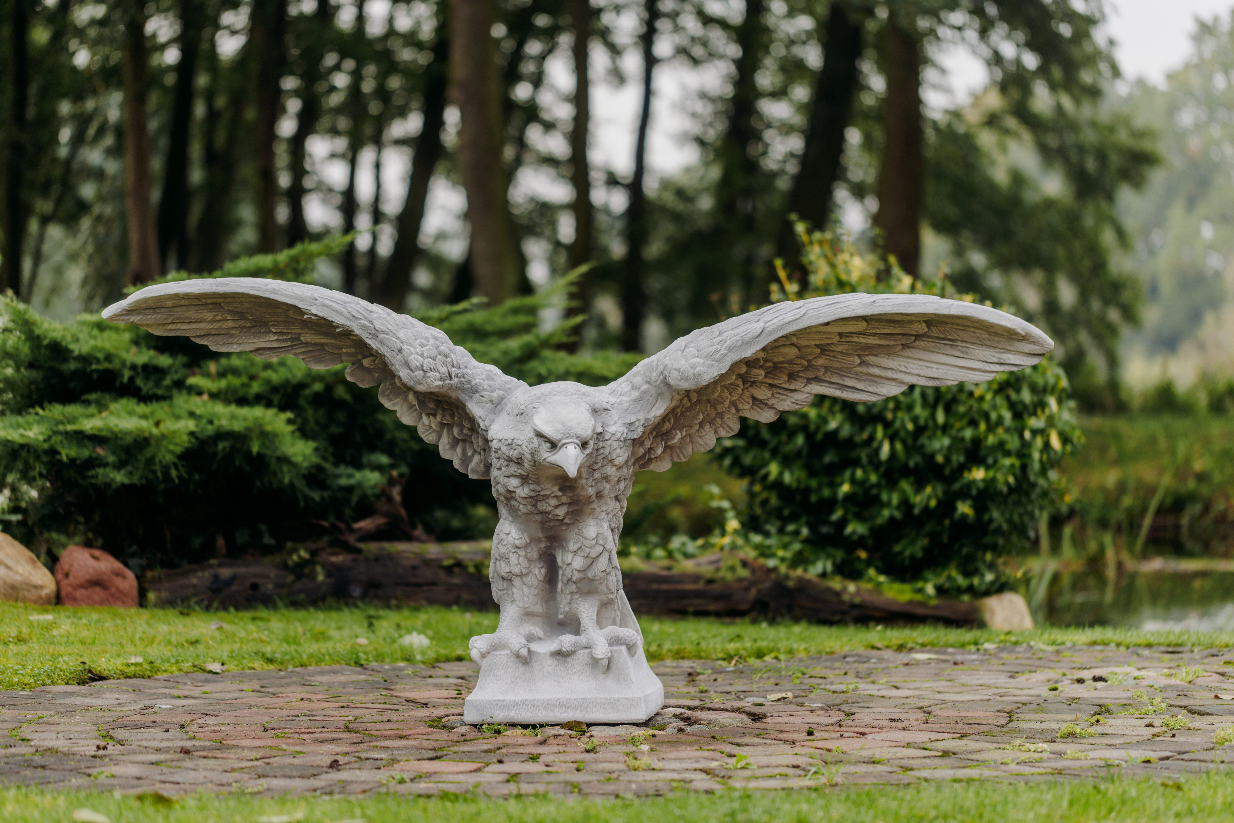 gartendekoparadies.de Gartenfigur Beeindruckende Adler-Statue, H. 83 cm, 118 kg, Frostsicher