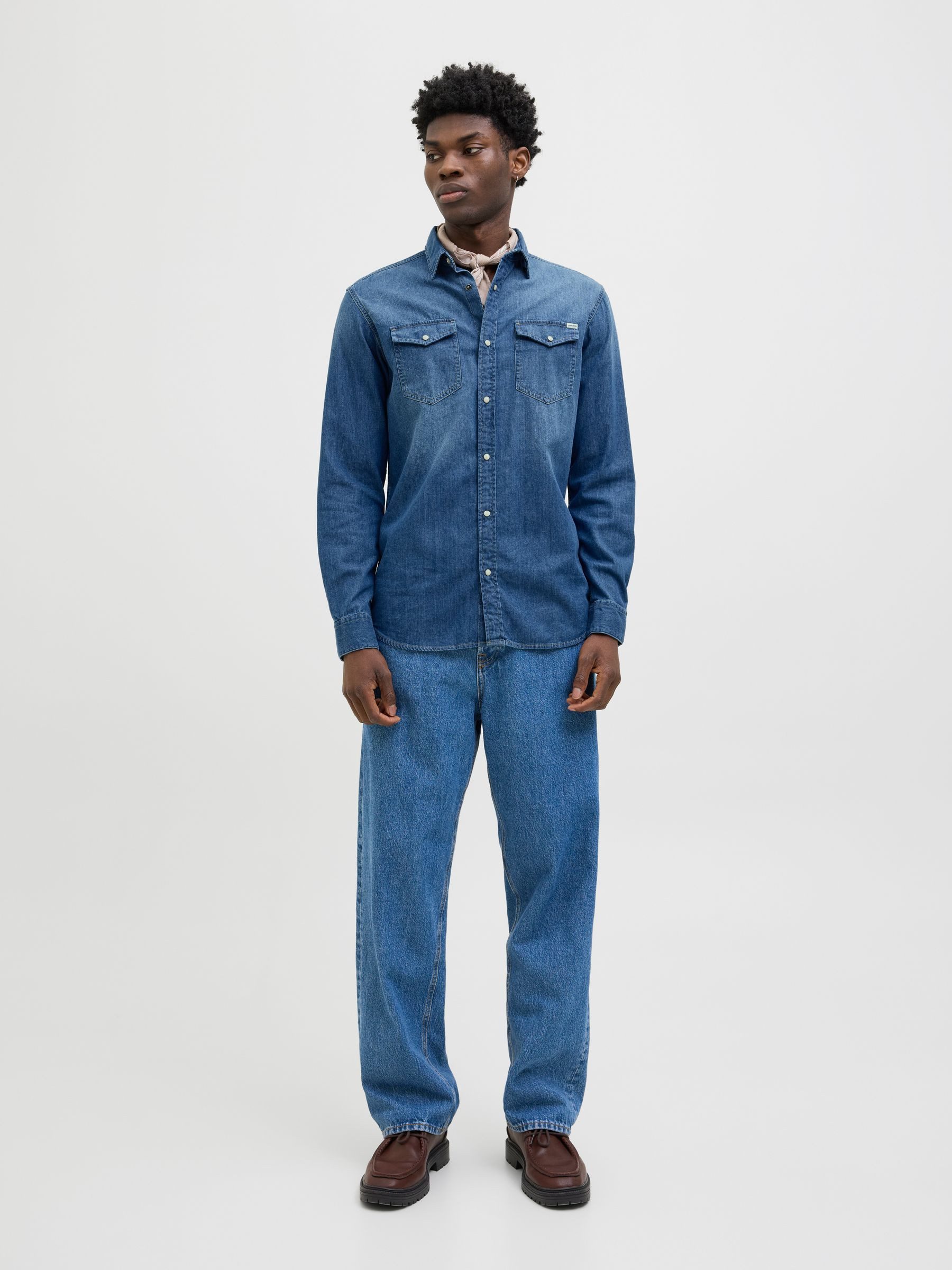 Jack & Jones Langarmhemd Zeitloser Denimlook Langarm Kentkragen Brusttaschen (1-tlg) JJESHERIDAN SHIRT L/S NOOS
