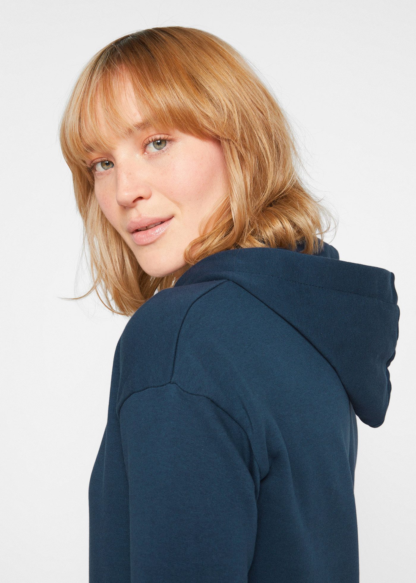 bonprix Sweatkleid mit Kapuze, aus Baumwolle und Viskose, lockere Passform