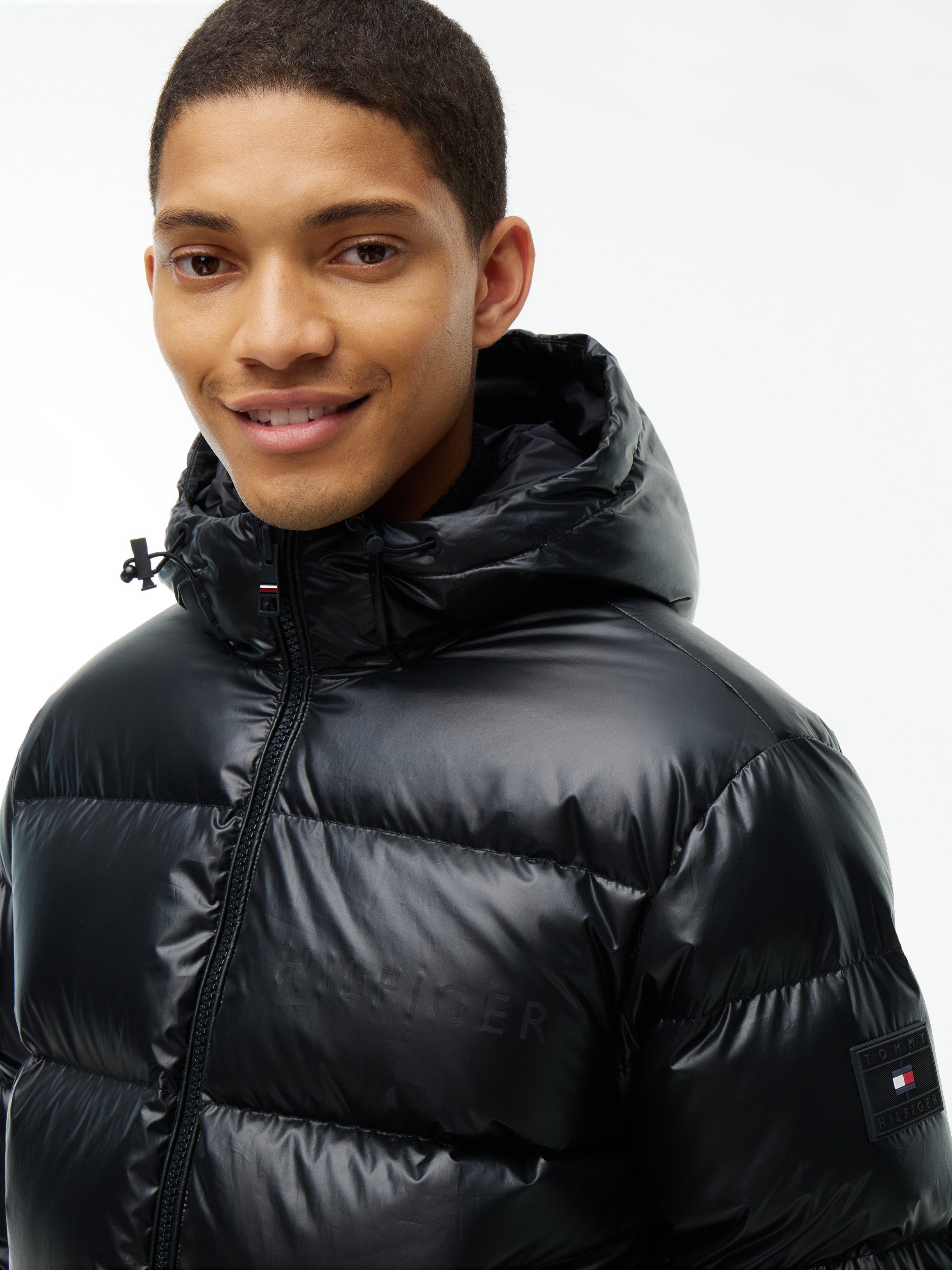 Tommy Hilfiger Daunenjacke SHINY DOWN HOODED PUFFER mit weicher Daunenfüllung – Bild 2 von 5