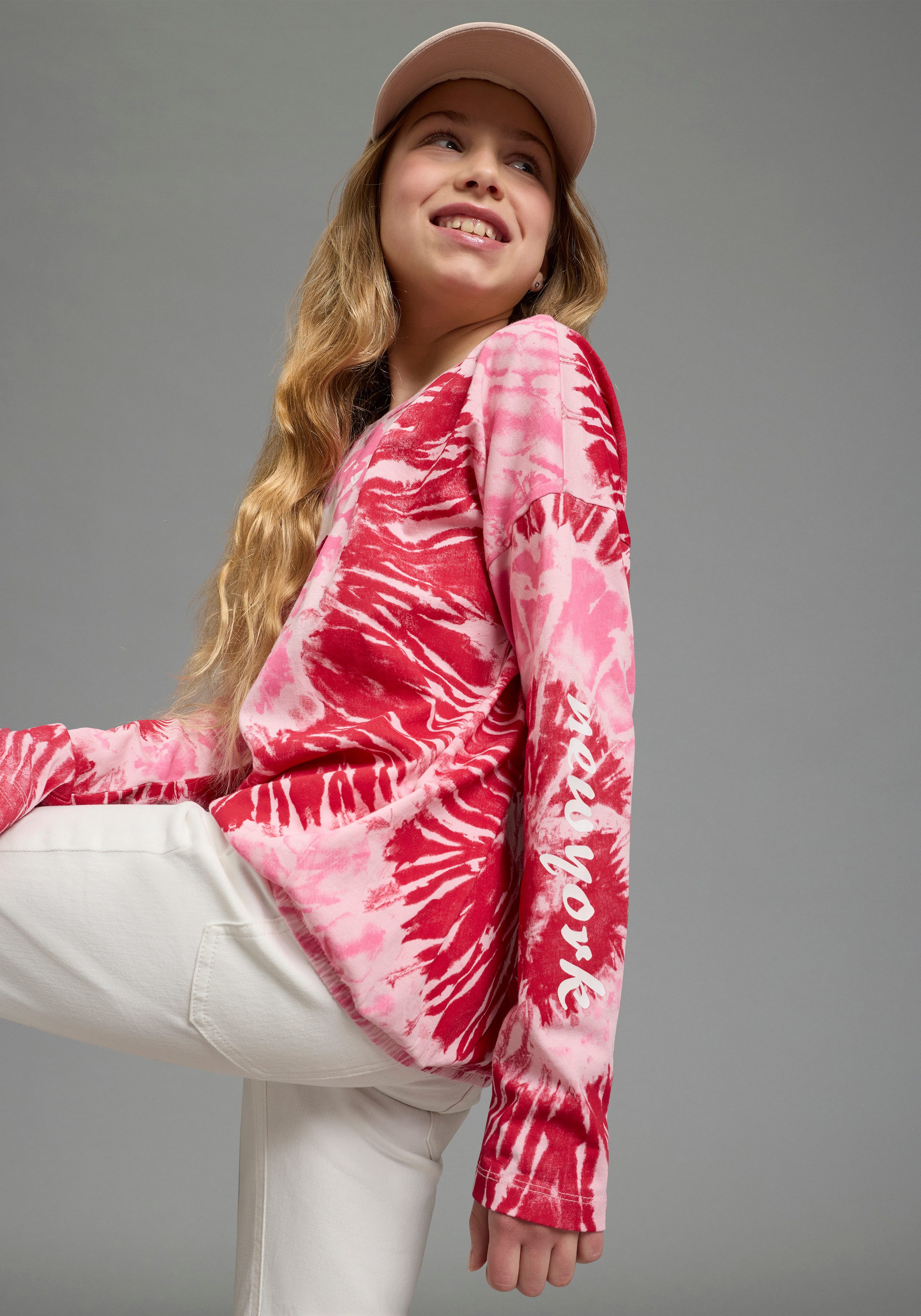 KIDSWORLD Fledermausshirt Batik-Optik Shirt Langarm, mit Gummizug am Saum, stylischer Aufdruck. € 21,99, (€ 21,99 pro 1 Stk).