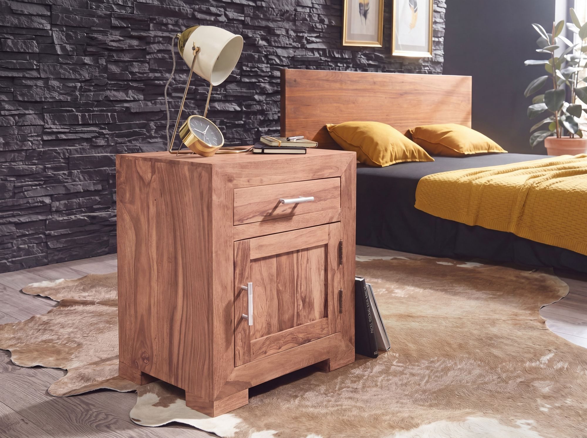 FINEBUY Nachtschrank SuVa3537_1 Nachtkästchen Akazie Massivholz Nachttisch Boxspringbett (Nachttisch Boxspringbett, Nachtkästchen Stauraum) Akazie Massivholz 60 cm mit Schublade und Tür