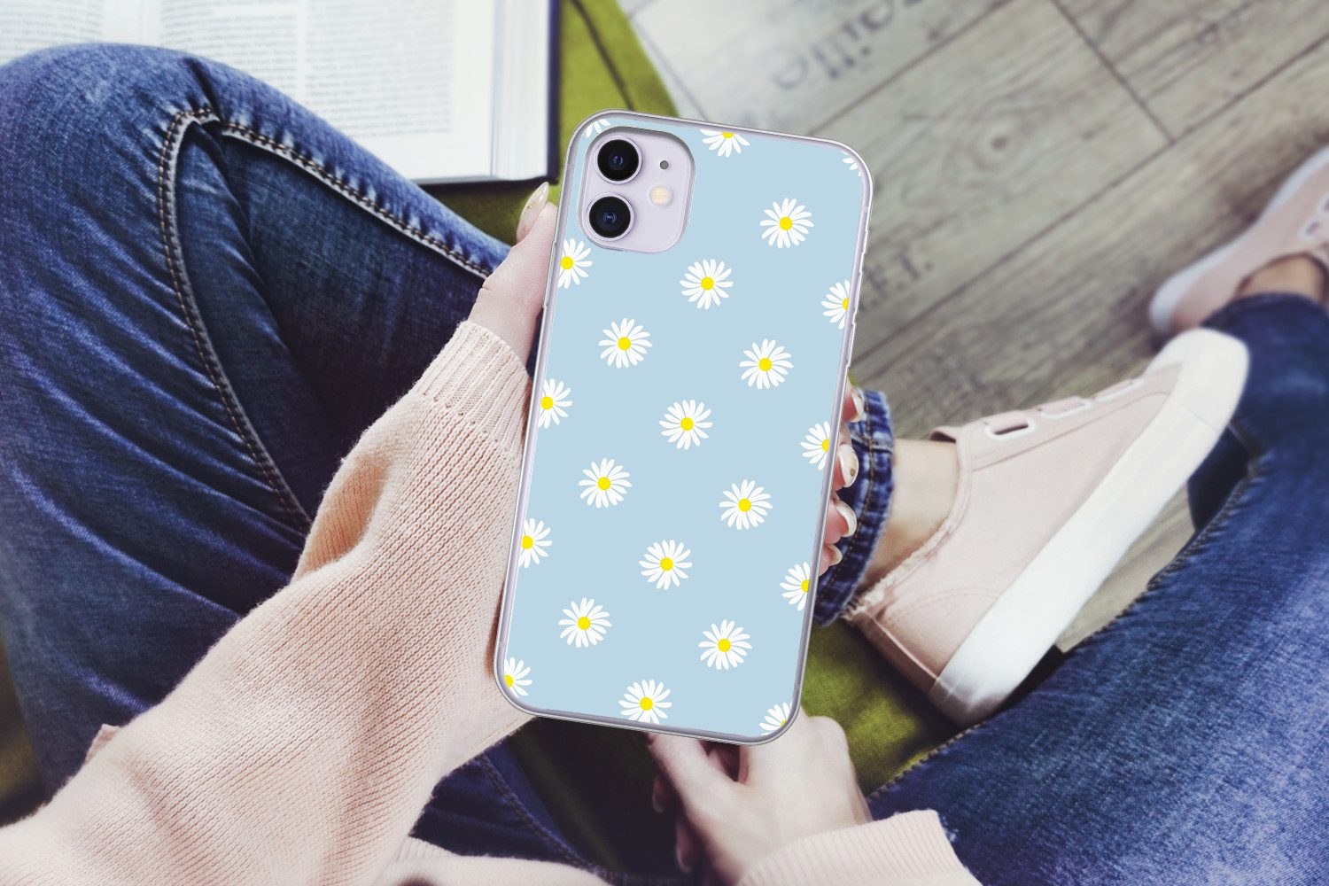 MuchoWow Handyhülle für Apple iPhone 11 Gänseblümchen - Pastell - Weiß - Blau - Blumen, Smartphone-Bumper, Print, Handy Schutzhülle Dünn