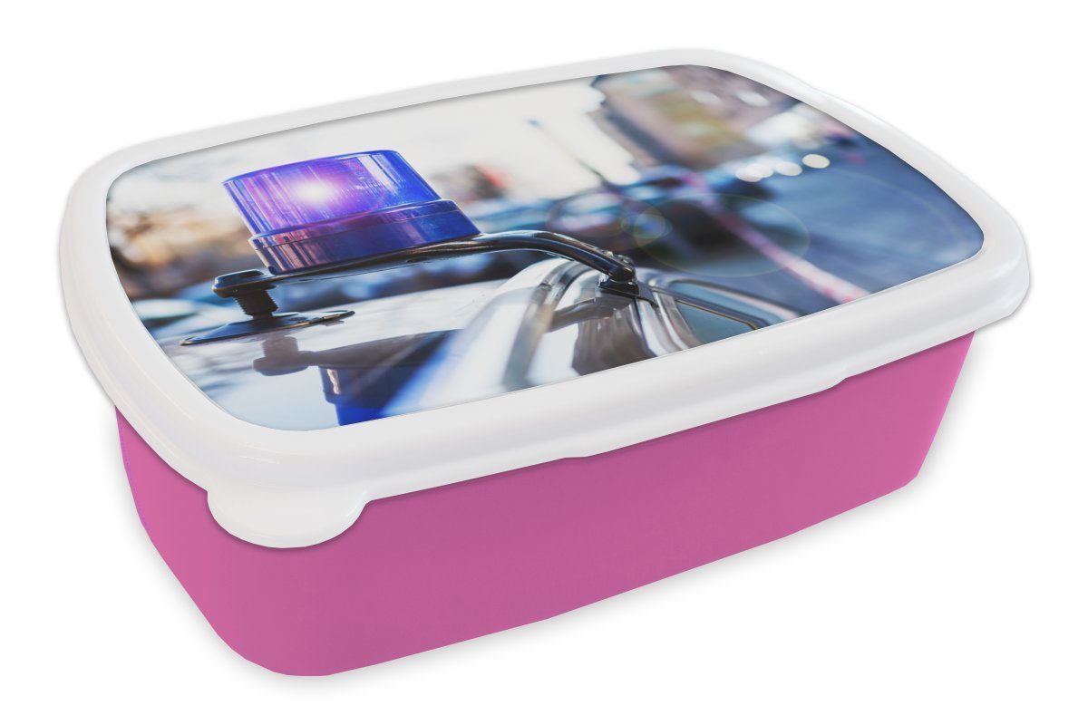 MuchoWow Lunchbox Blinkendes Licht eines Polizeiautos auf ein ziviles Auto, Kunststoff, (2-tlg), Brotbox für Erwachsene, Brotdose Kinder, Snackbox, Mädchen, Kunststoff rosa