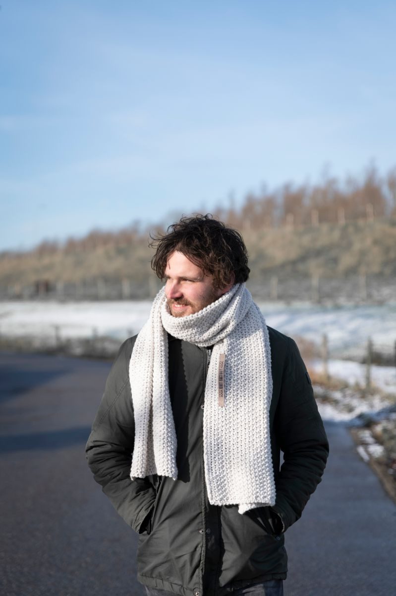 Knit Factory Strickschal Carry Schal Beige, (1-St), Schal Halstuch Dreiecksschal Tuch Strickmode