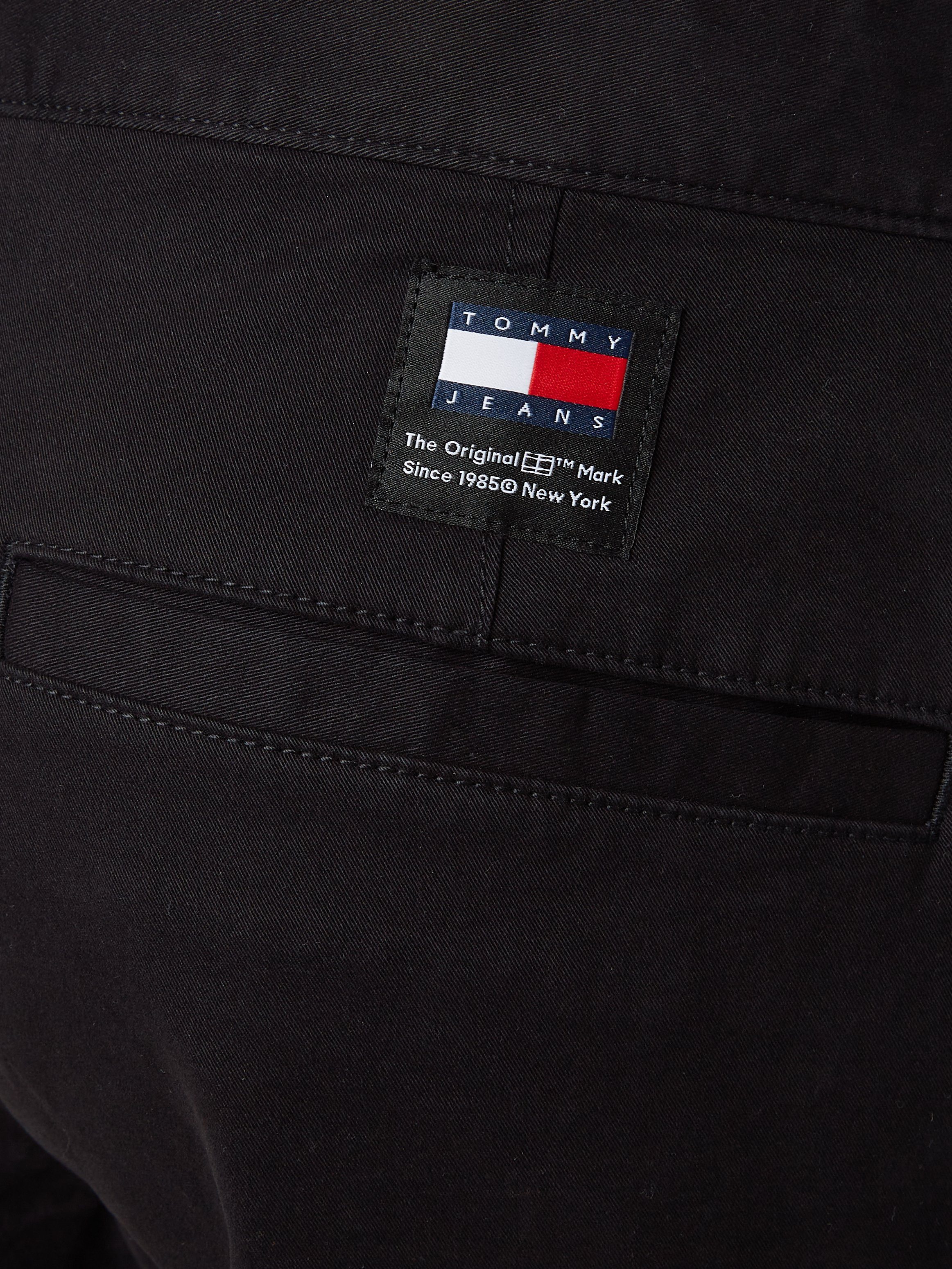 Tommy Jeans Cargohose TJM Black Logodetails mit AUSTIN CARGO