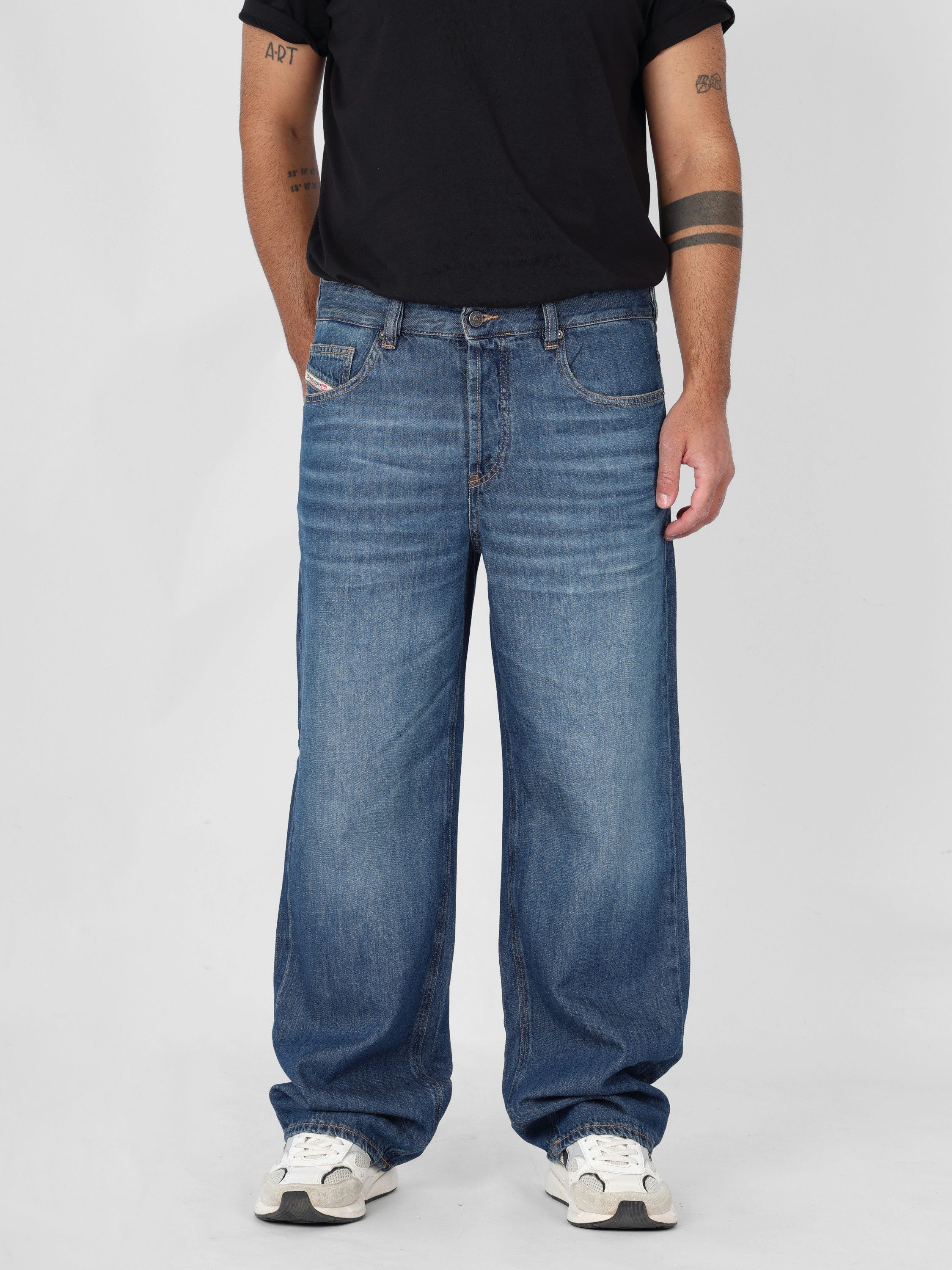 Diesel Loose-fit-Jeans Relaxed Fit, Extra-lang - 2001 D-MACRO Leichter & Superweicher Denim, Low Waist