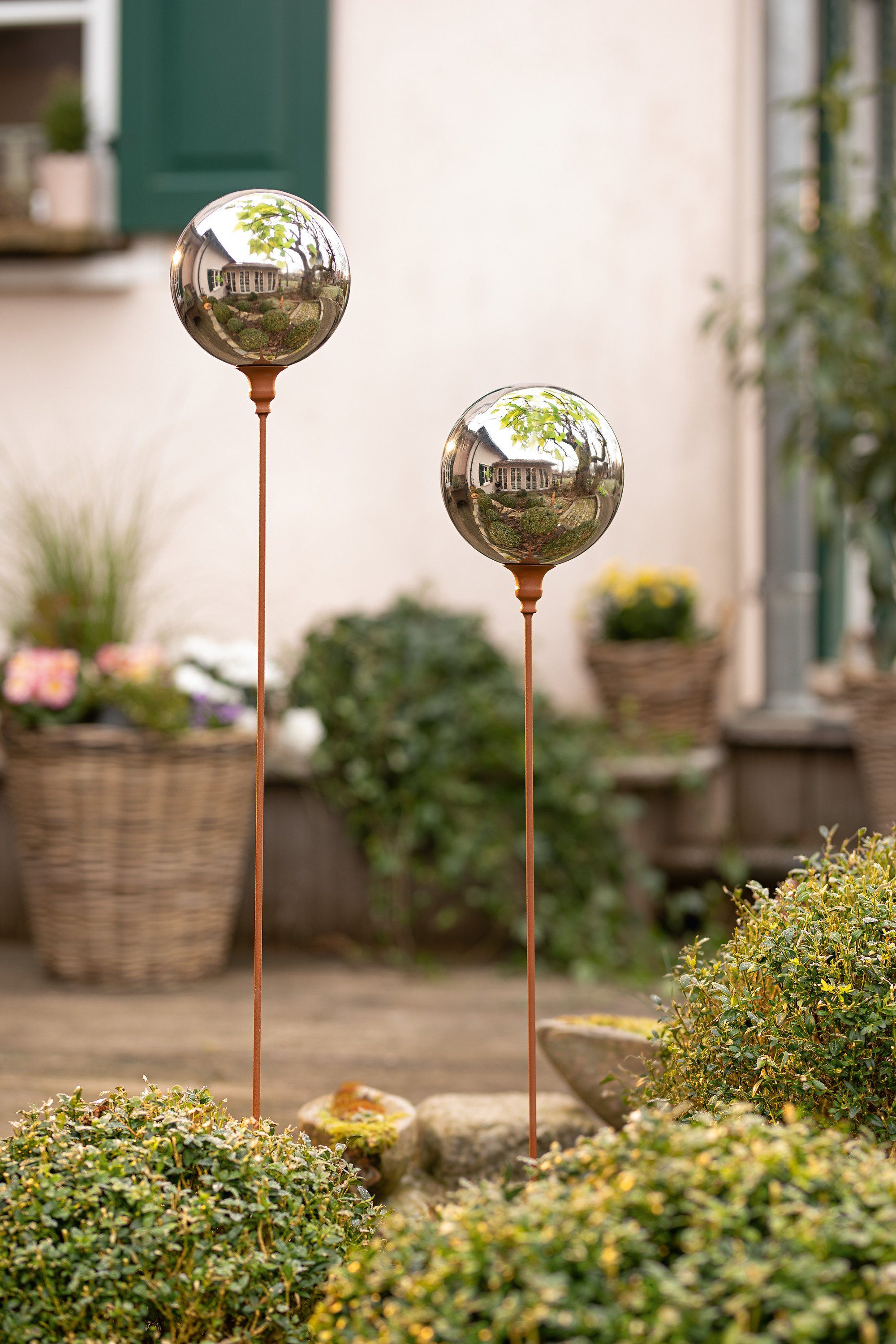 Dekoleidenschaft Gartenstecker "Kugel" aus Metall in Rostoptik 118 cm hoch, Metallstecker Beetstecker (1-St) Dekostecker mit verspiegelter Kugel, Gartendeko für – Bild 2 von 4