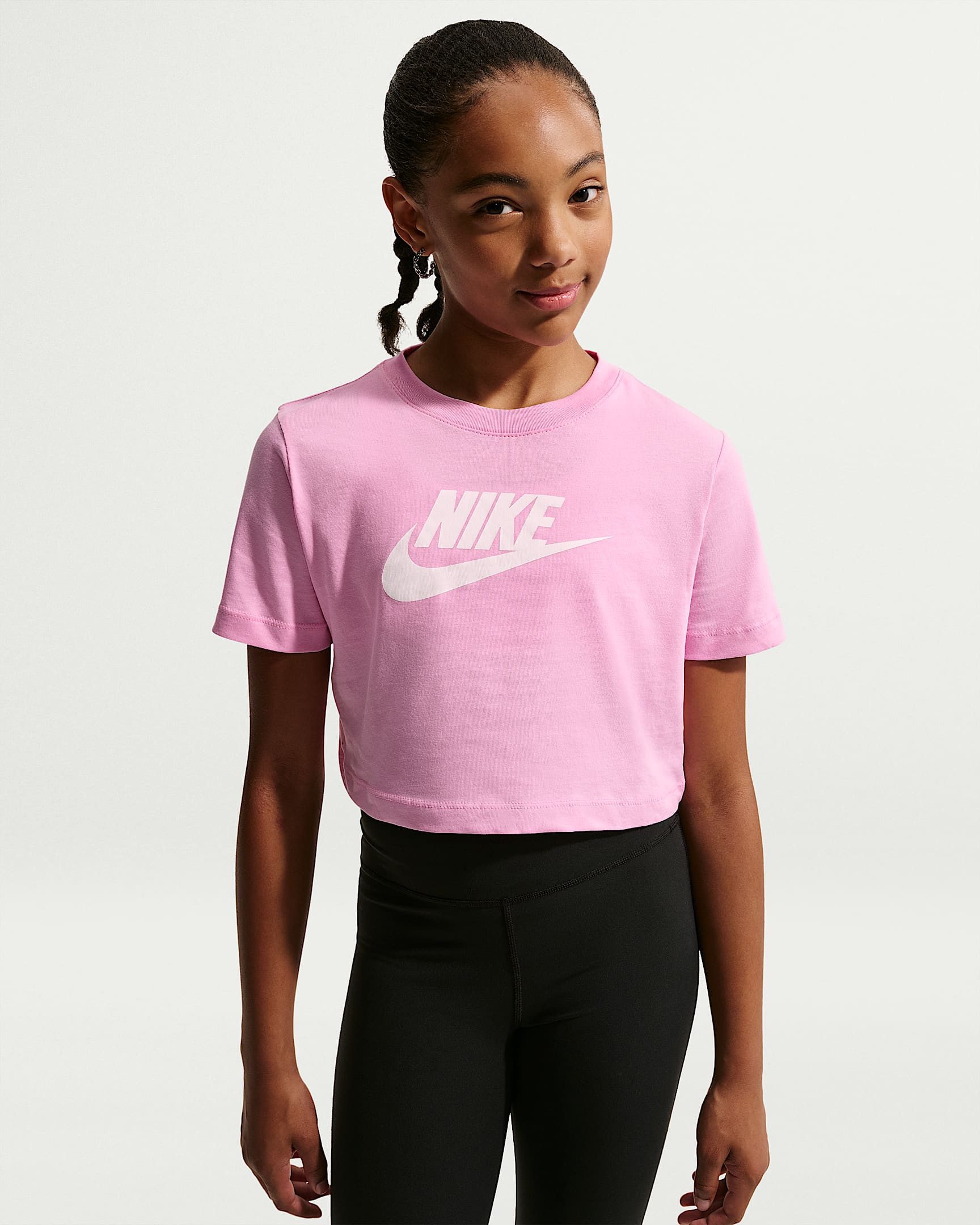 Nike Sportswear Laufshirt Nike Sportswear Big Kids' (Girls) Cropped T-Shirt für Teens, mit Rundhalsausschnitt, normale Länge, aus Baumwolle