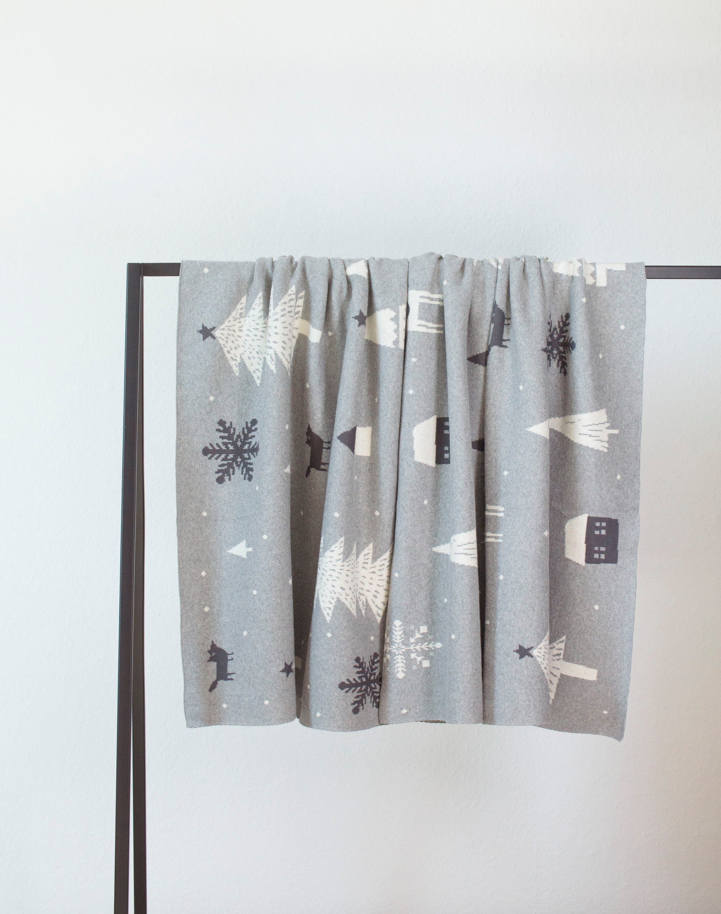 Wohndecke Scandinavian, TOM TAILOR Kuscheldecke scandinavischem mit HOME, Wintermotiven