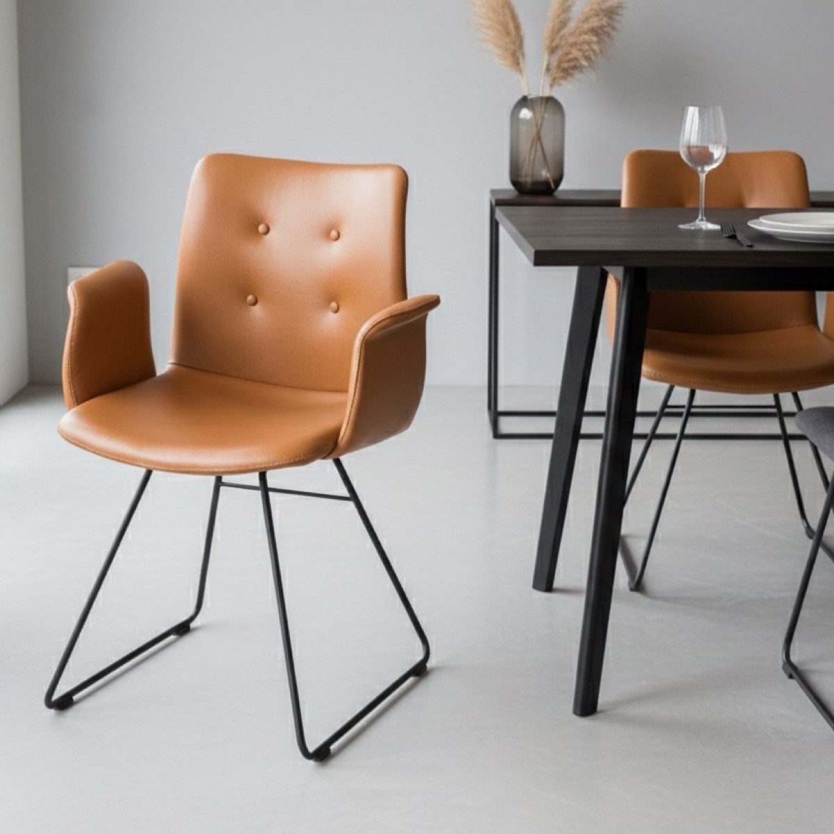 CASA DOMA Esszimmerstuhl Faro, Lederstuhl, Armlehnstuhl, italienisches Leder, braun, Kufengestell schwarz, Armlehnen