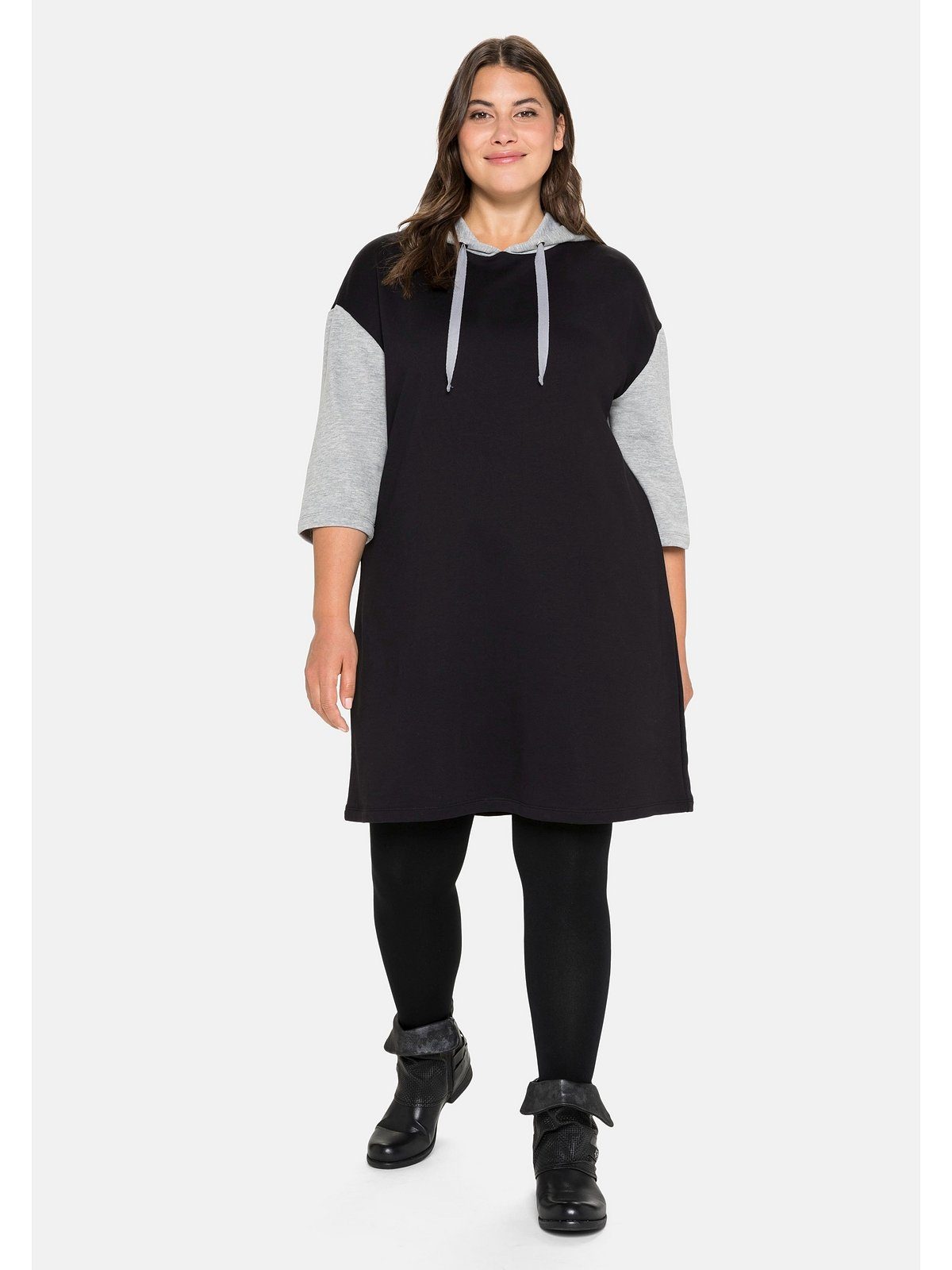 Sheego Sweatkleid Große Größen mit Kapuze und Kontrastdetails. € 79,99