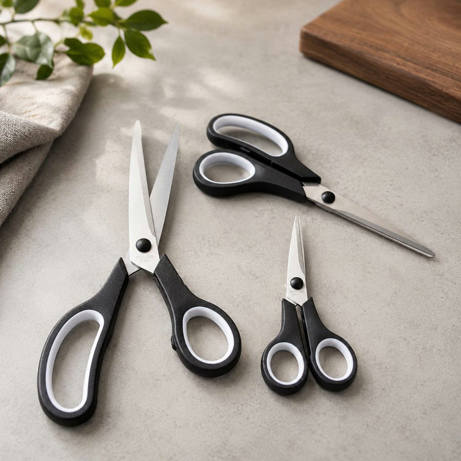 Haushalt International Haushaltsschere Bastelscheren Stoffscheren Set 3tlg 3 Größen, (Set, 3-tlg., Packung), Rostfrei, Vielseitig, ergonomischer Griff, Schwarz / Grau