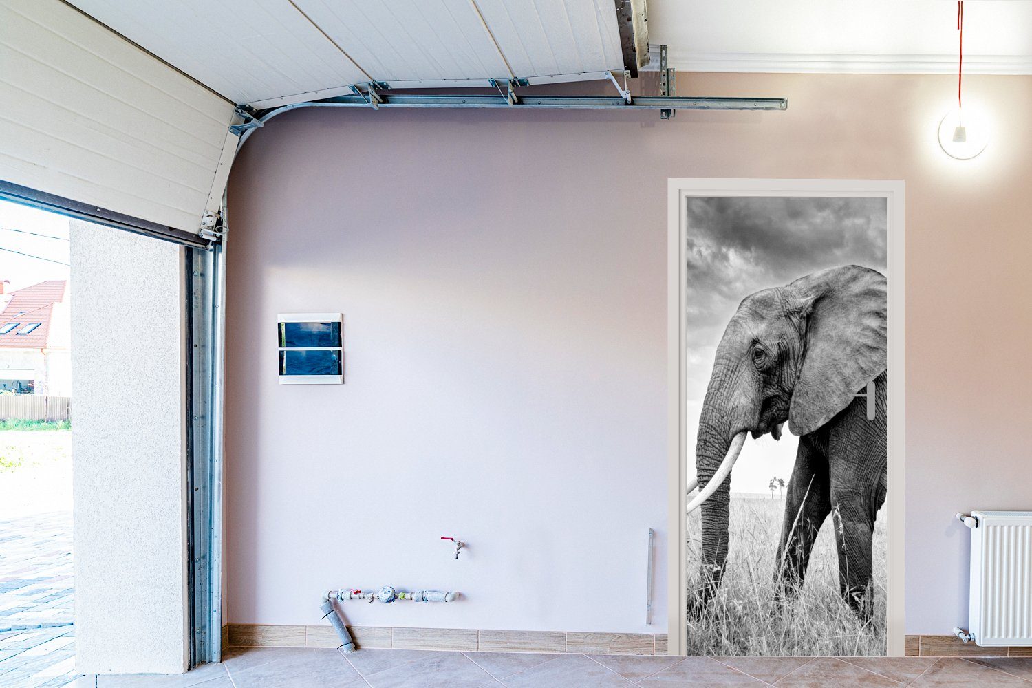 - für Matt, MuchoWow Türaufkleber, - cm (1 Schwarz Tiere - 75x205 St), und weiß, Tür, bedruckt, Elefant Fototapete Gras Türtapete