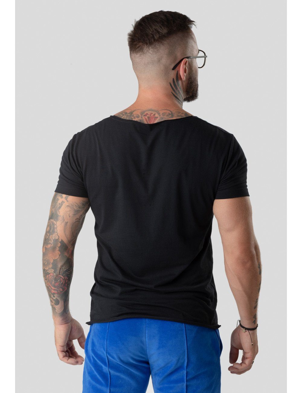 Logostrickerei V-Neck Schwarz AMIGOS TRES Shirt Trendiges T-Shirt mit