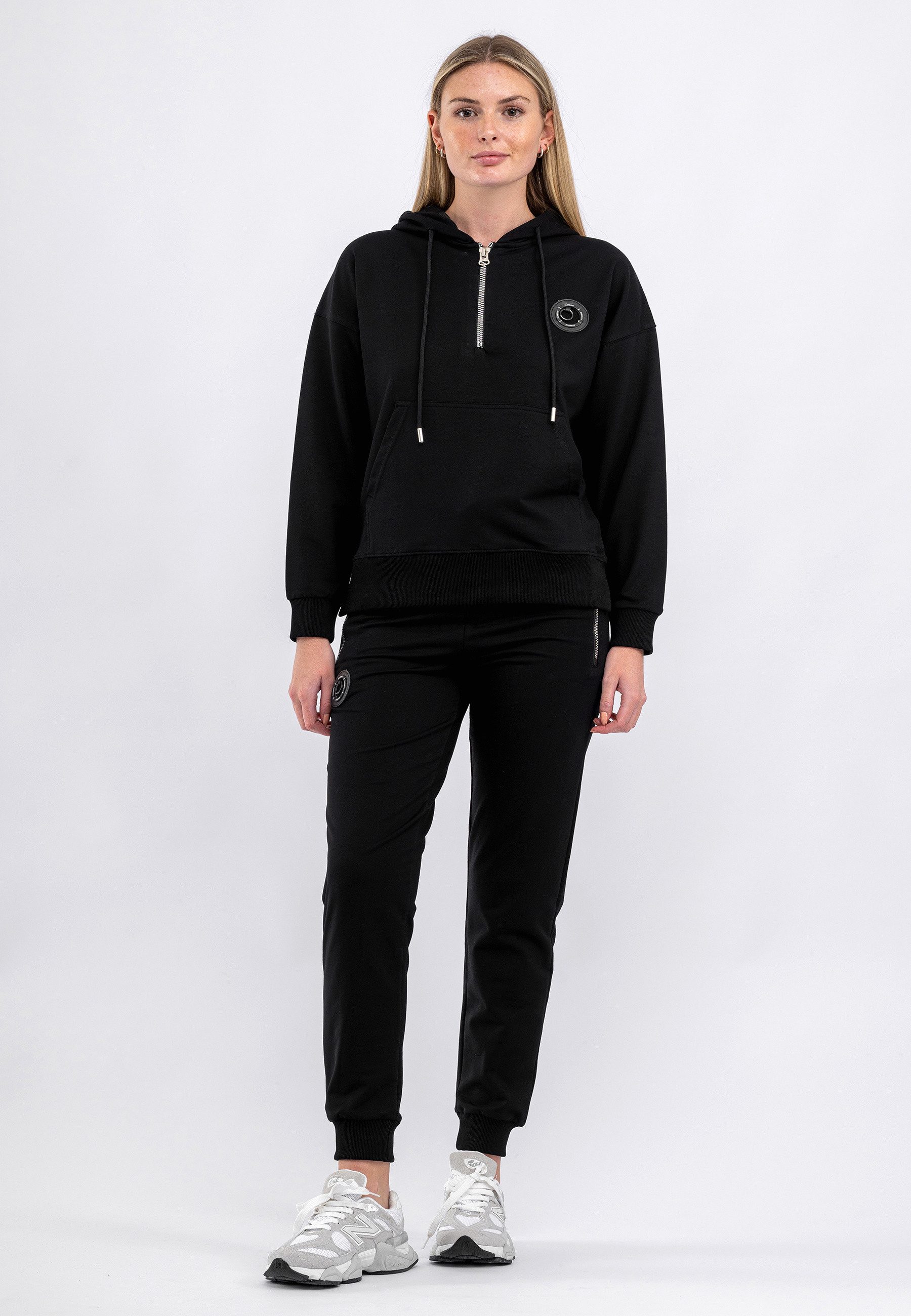 Trainingsanzug Tracksuit With Half Zip Cangoroo Pocket Badge On Chest