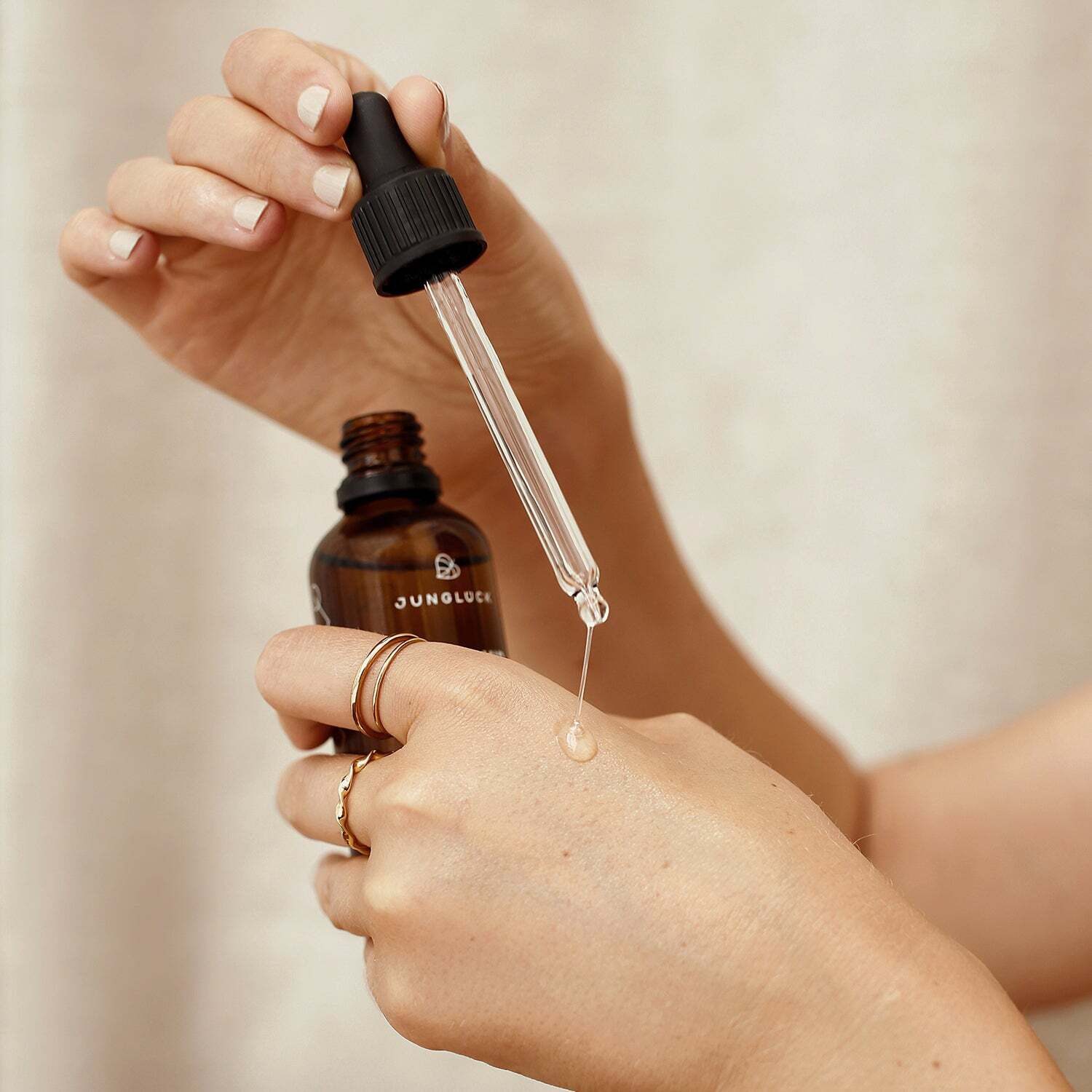 JUNGLÜCK Körperöl Squalan - rein und pflanzlich, 100% aus Oliven, 1-tlg., Leichtes Öl für das Gesicht