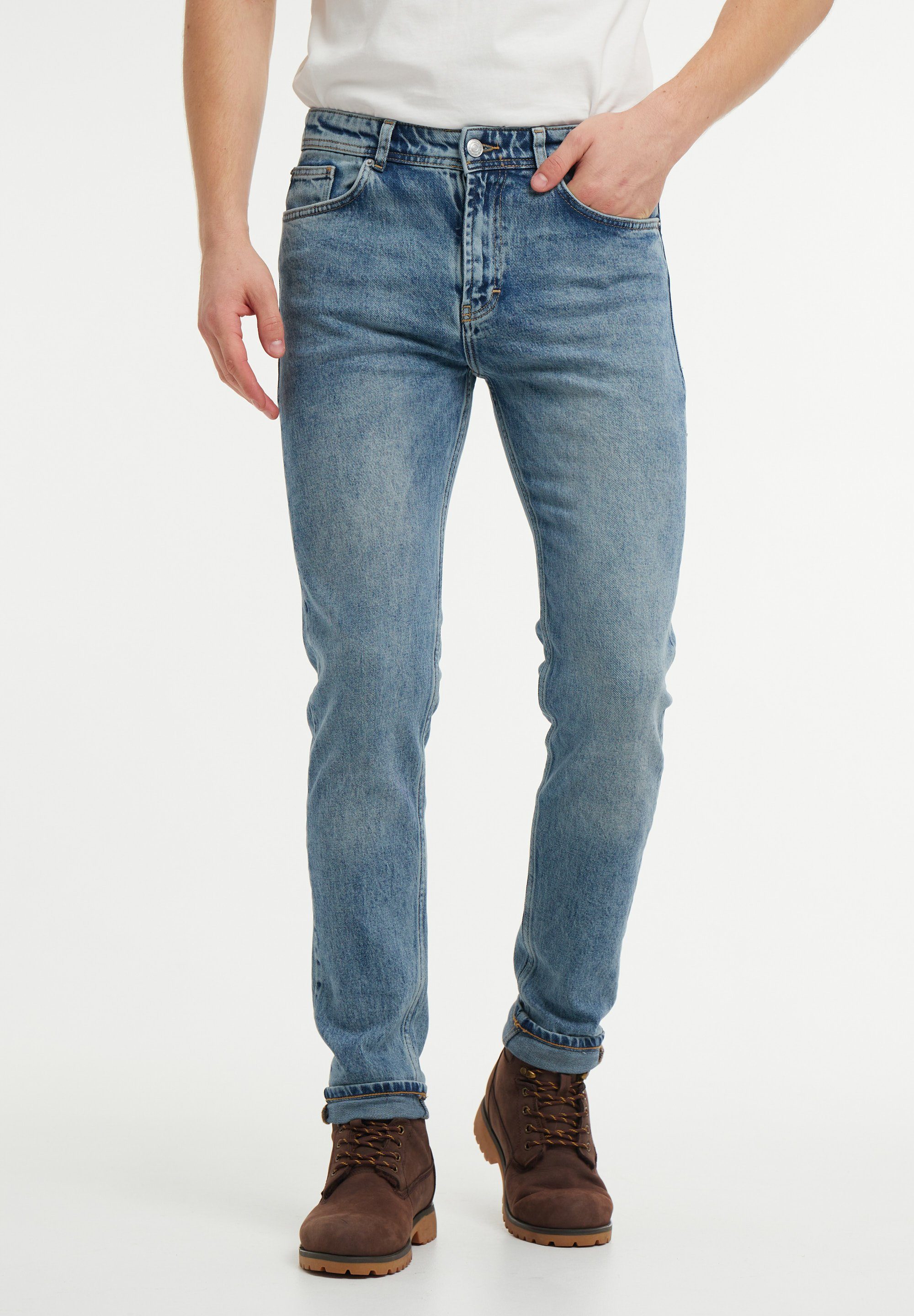 wem Tapered-fit-Jeans Oscar Tapered Fit – Mittlere Bundhöhe: Oben breiter, unten schmaler blue denim
