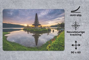 MuchoWow Gaming Mauspad Sonnenaufgang über dem Pura Ulun Danu Bratan-Tempel auf Bali (1-St), Büro für Tastatur und Maus, Mousepad Gaming, 90x60 cm, XXL, Großes