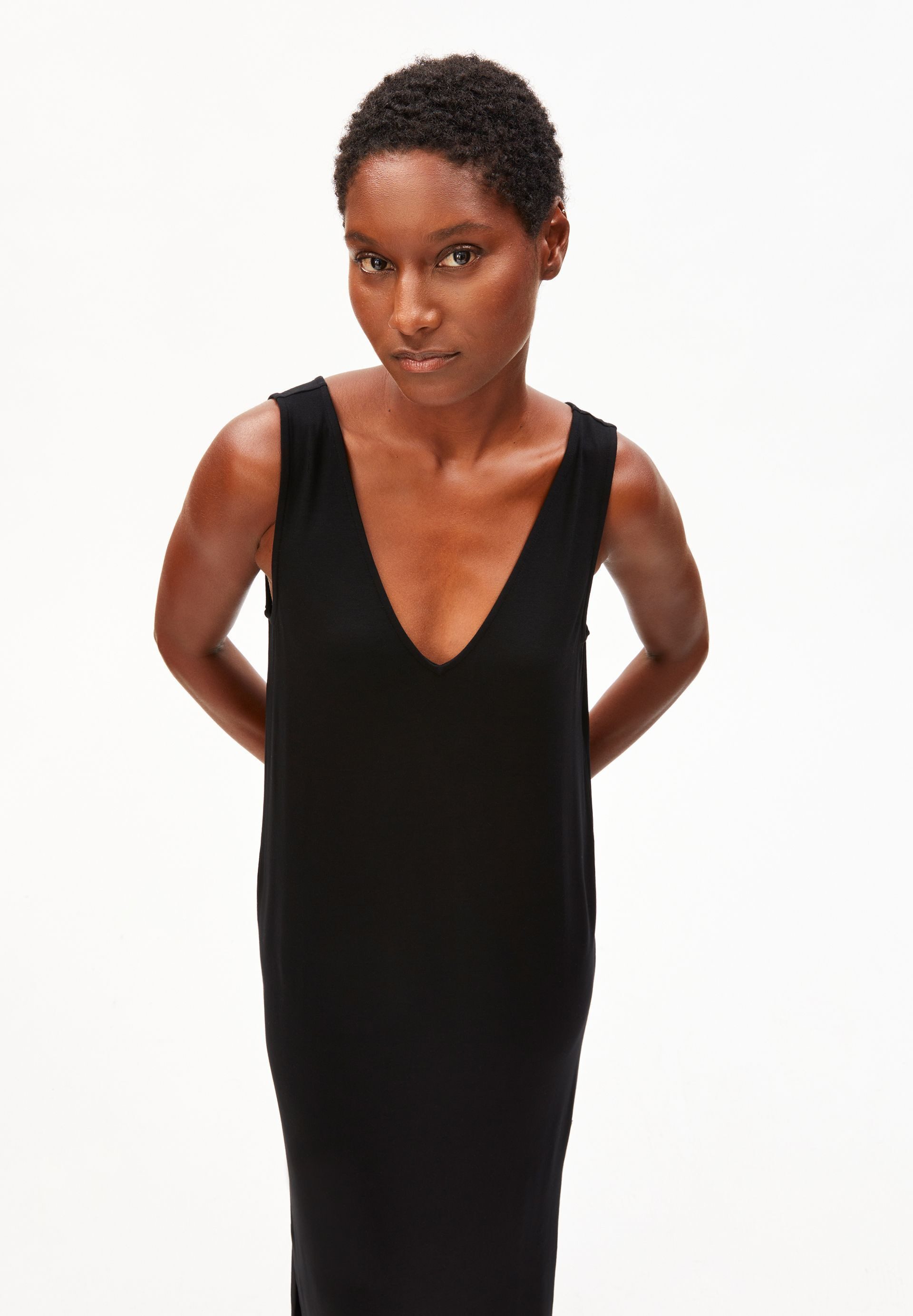 Armedangels Jerseykleid SLEEVELESS LENZING™ ECOVERO™ Viskose Mix (Slim Fit) LENZING™ ECOVERO™ Viskose Mix