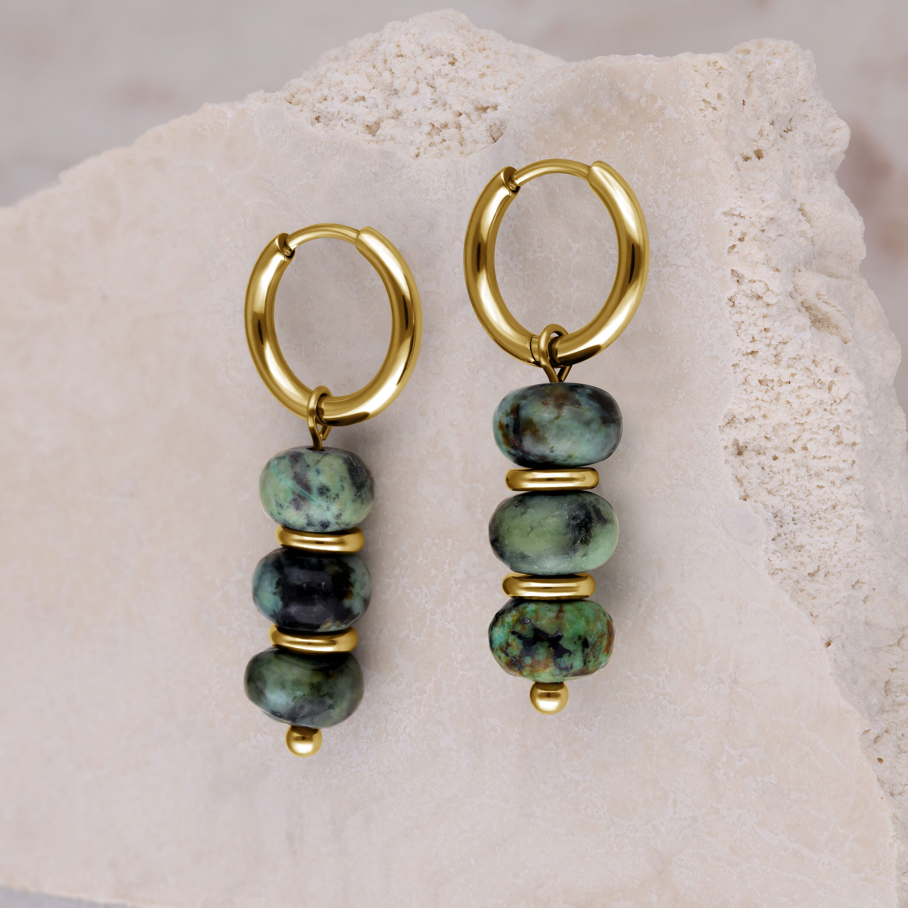 Wildcat Paar Ohrhänger Little Natural Stone Bubble Hoops - Gold, Afrikanischer Türkis, Chirurgenstahl 316L - wasserfest, langlebig, hautverträglich – Bild 4 von 5