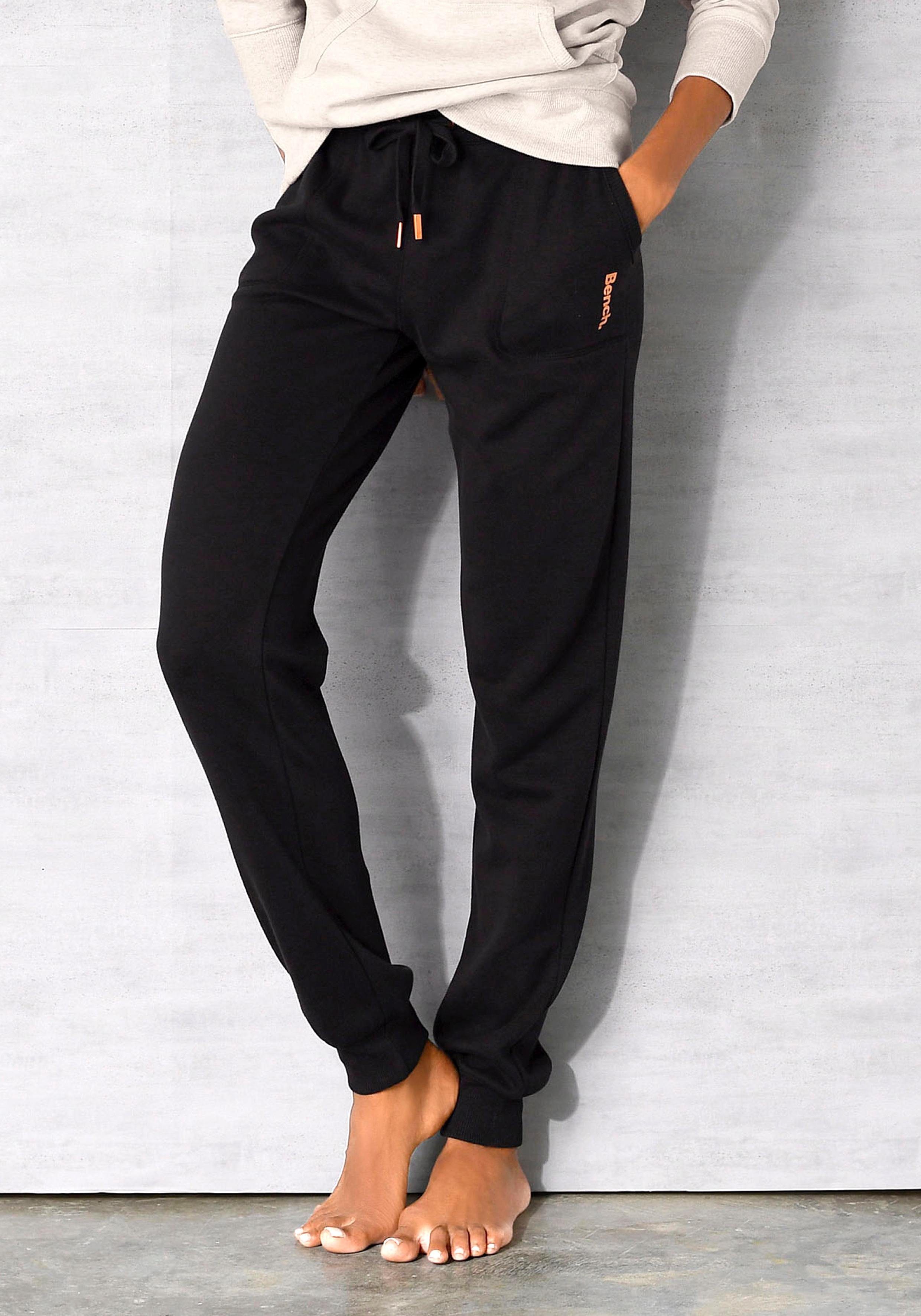 Bench. Loungewear Loungehose -Sweathose mit aufgesetzten Taschen, Loungeanzug schwarz