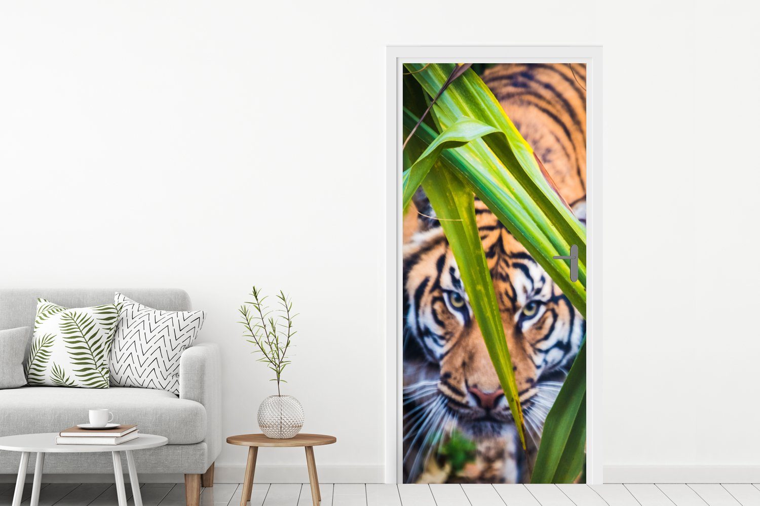 MuchoWow Türtapete Versteckter Sumatra-Tiger Matt, Laub, 75x205 Türaufkleber, (1 für cm Fototapete St), im Tür, bedruckt