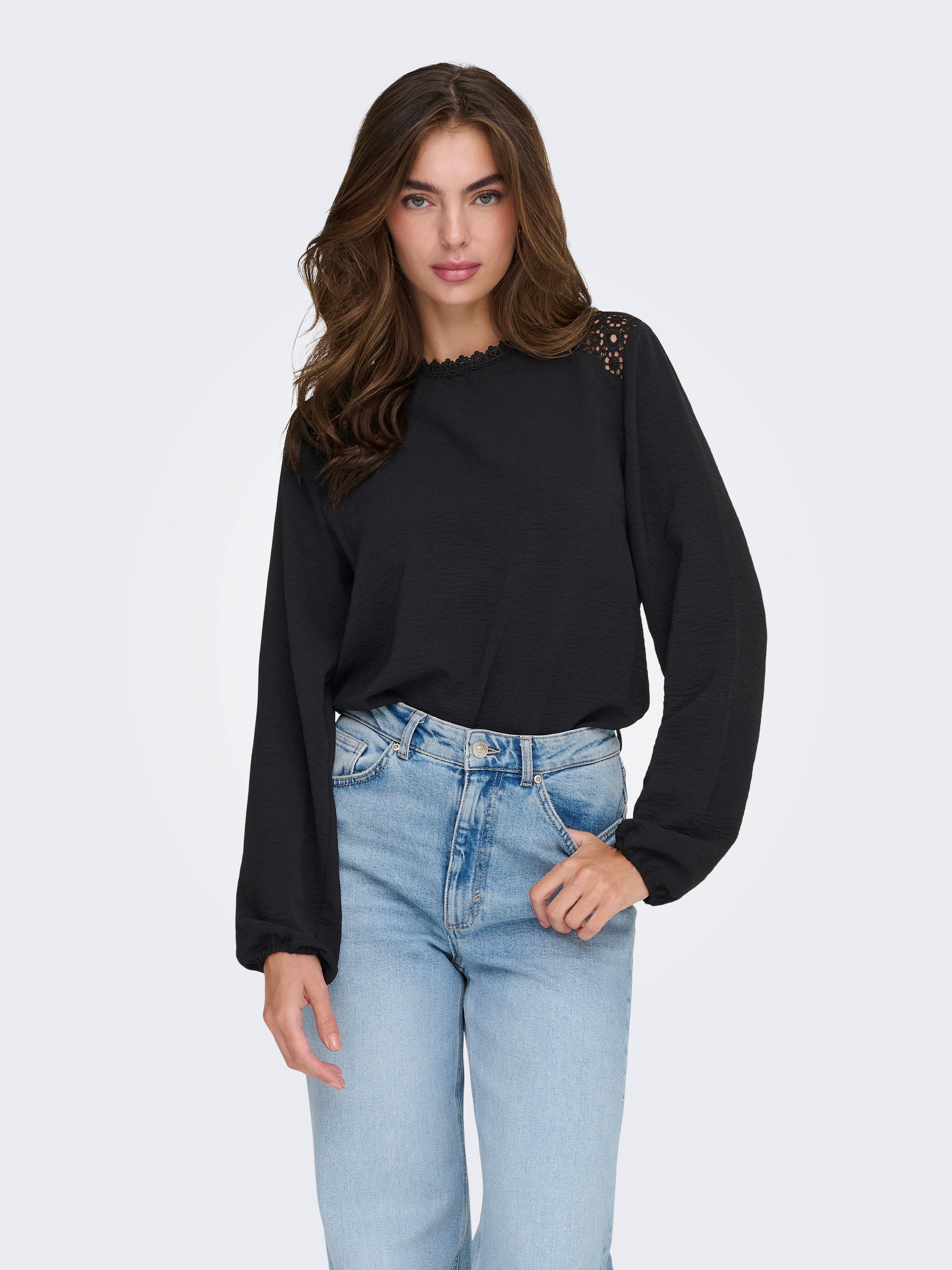 ONLY Shirtbluse ONLKATCHA LIFE LS O-NECK LACE TOP CS WVN Kunstfaser, regular fit, mit Spitzen Detail