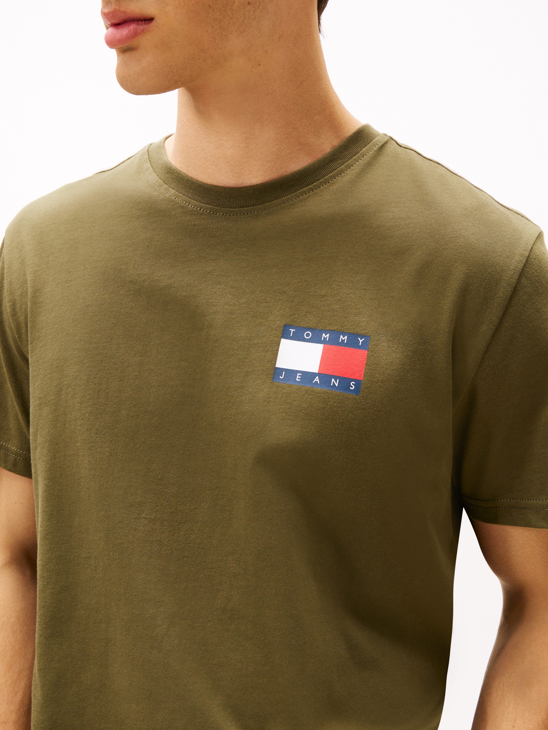 Tommy Jeans T-Shirt TJM SLIM FIT ESSENTIAL FLAG mit Rundhalsausschnitt