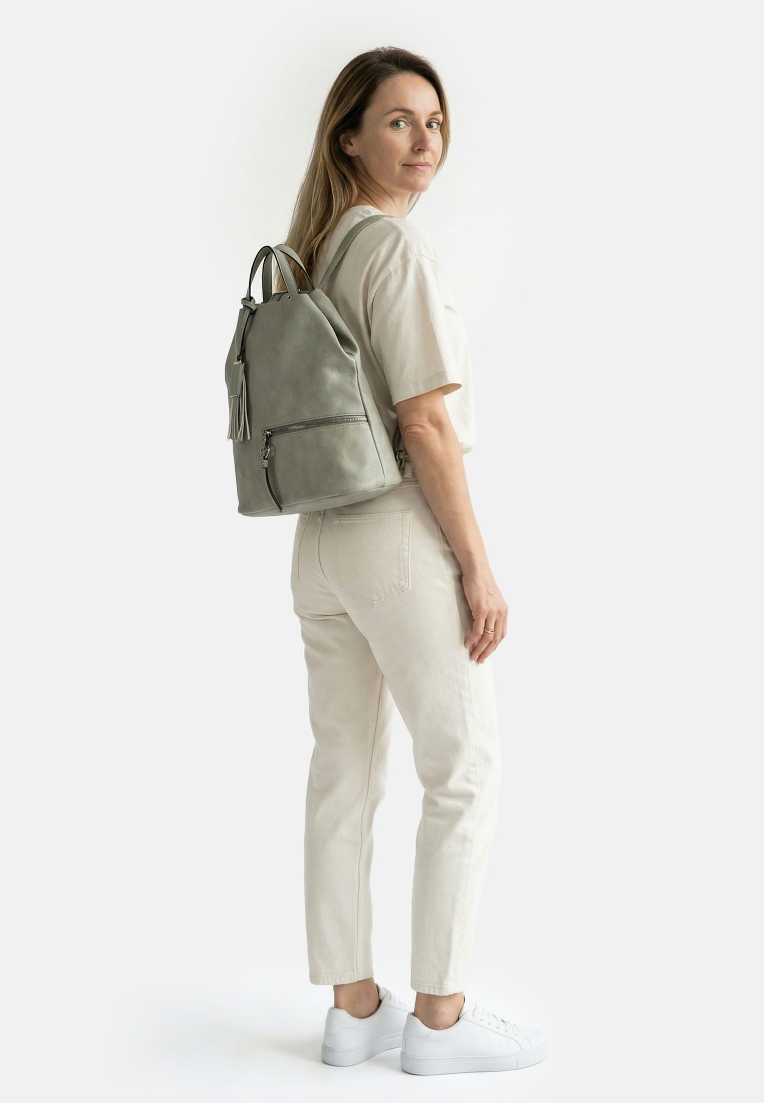 Tamaris Cityrucksack TAS Nele, Logo Anhänger