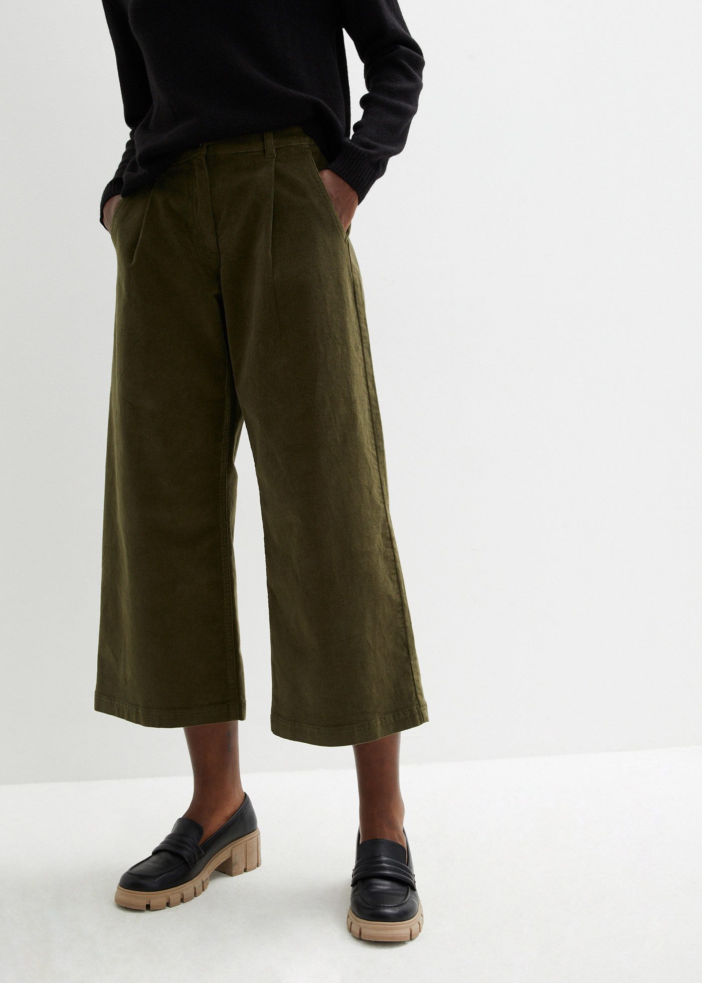 bonprix Cordhose Culotte aus Stretchcord, lockere Passform, hoher Bund, 7/8-Länge