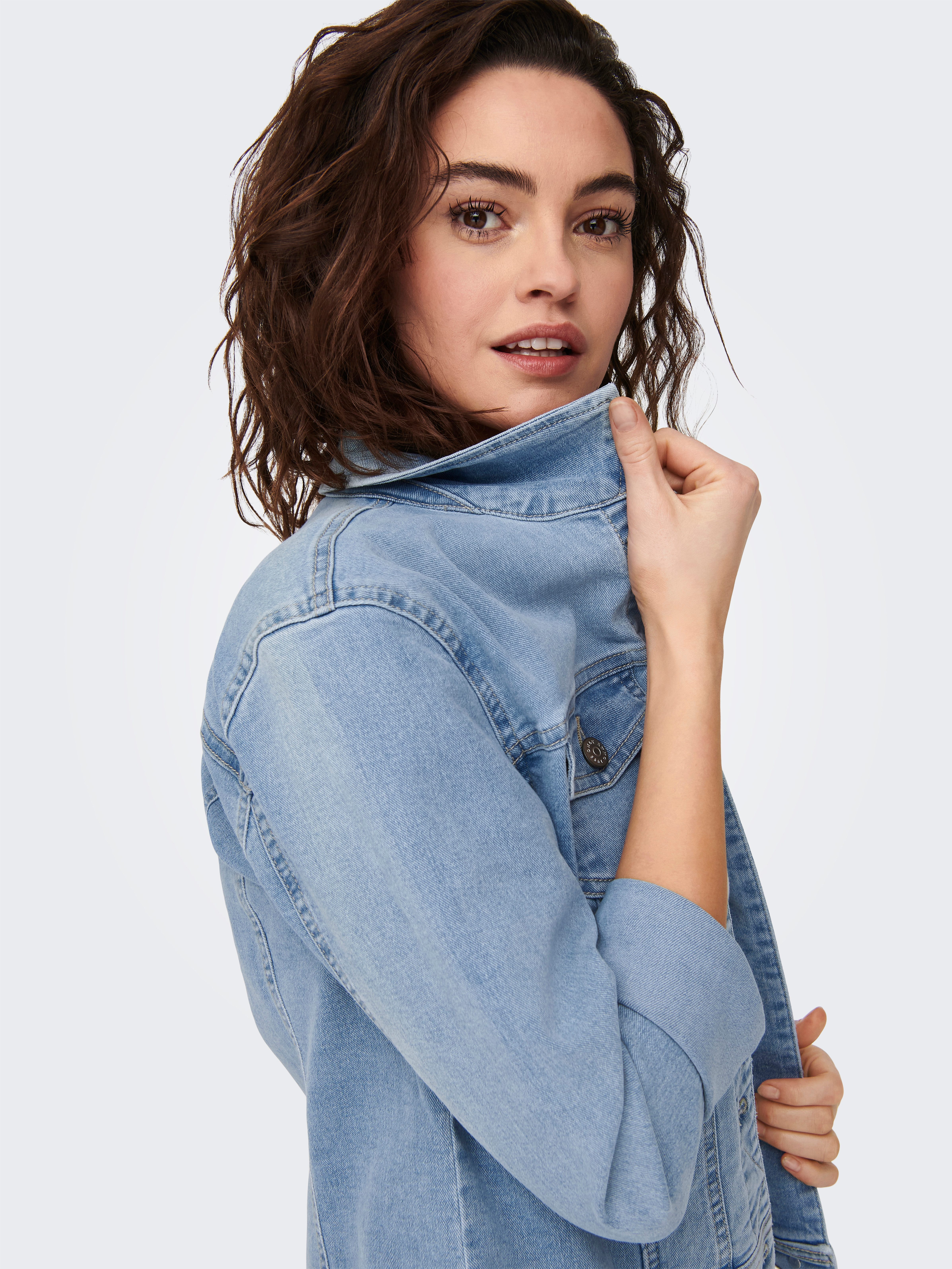 ONLY Jeansjacke ONLWONDER – Jeansjacke in kurzer Form mit Stretch figurbetont, casual, Denim, Baumwollmischung, Brusttaschen