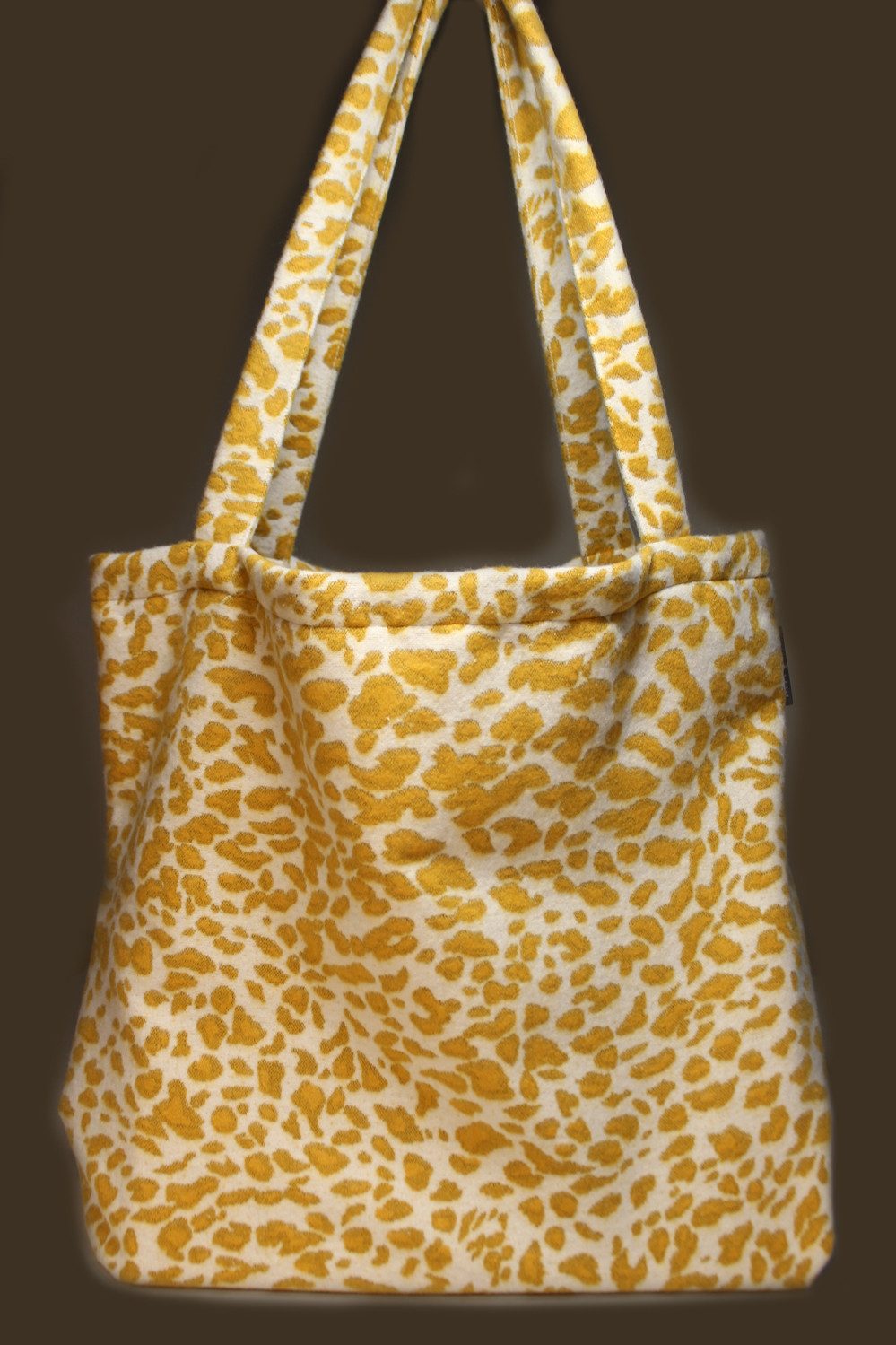 Magma Heimtex Umhängetasche Tasche Leopardo Modischer Alltagsbegleiter mit viel Stauraum (1-tlg., LBH 48x12x36 cm)