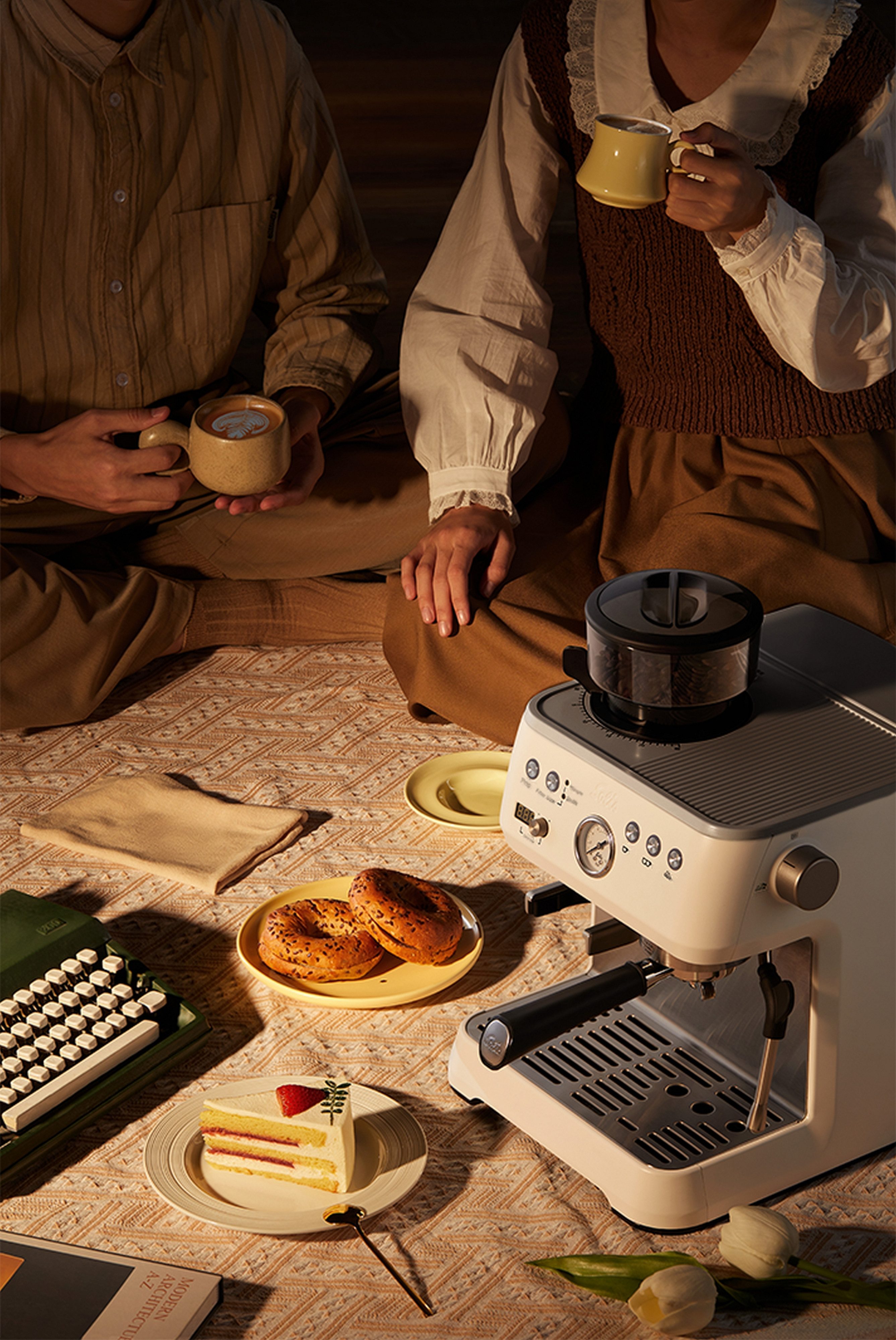 SOLIS OF SWITZERLAND Siebträgermaschine, Siebträger 54 mm, 54 mm Siebhalter, Milchaufschäumer, Bohnenmahlwerk