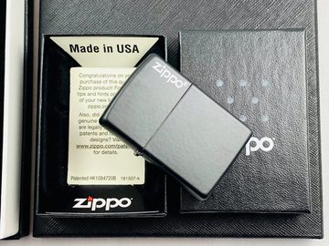 Zippo Feuerzeug Zippo matt schwarz mit Logo Geschenkset Sturmfeuerzeug
