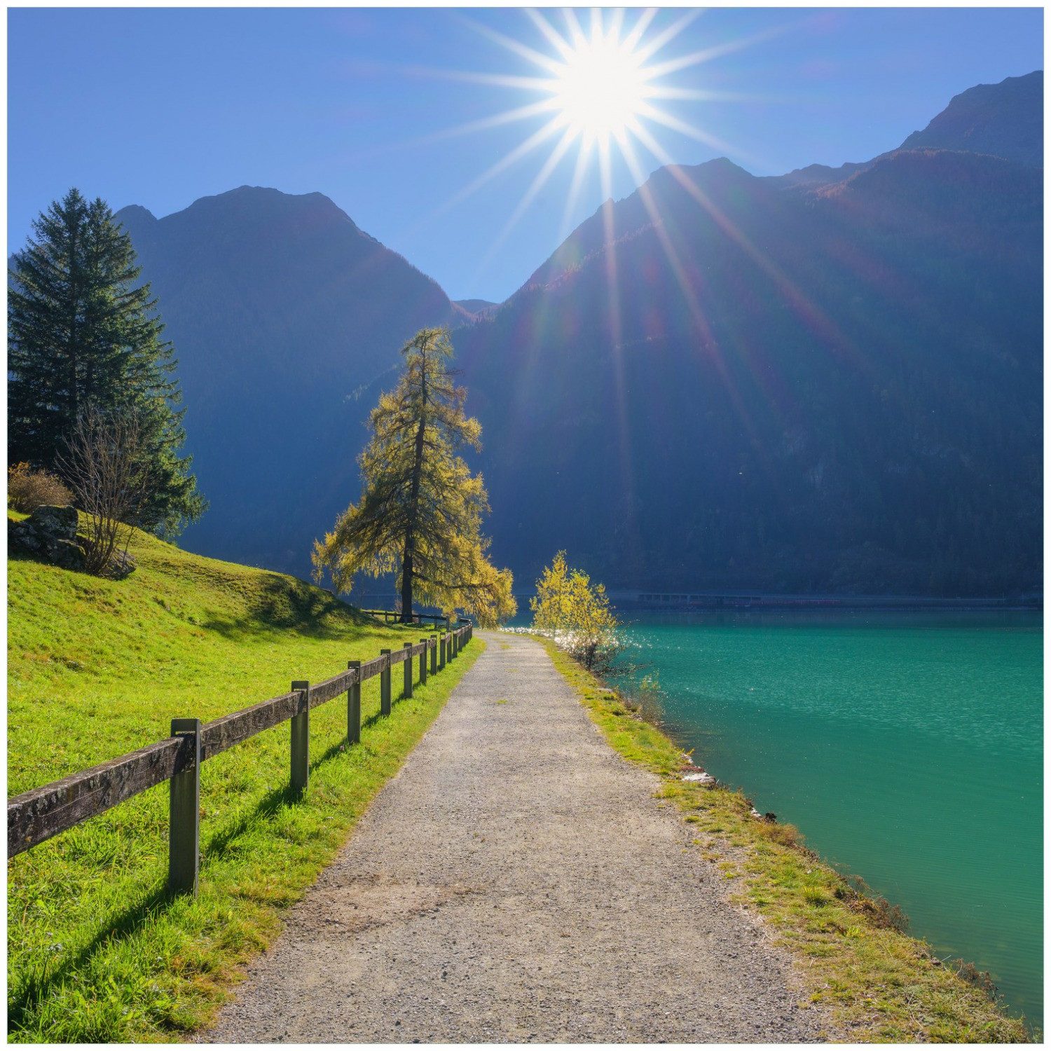 Wallario Möbelfolie Uferweg am Bergsee