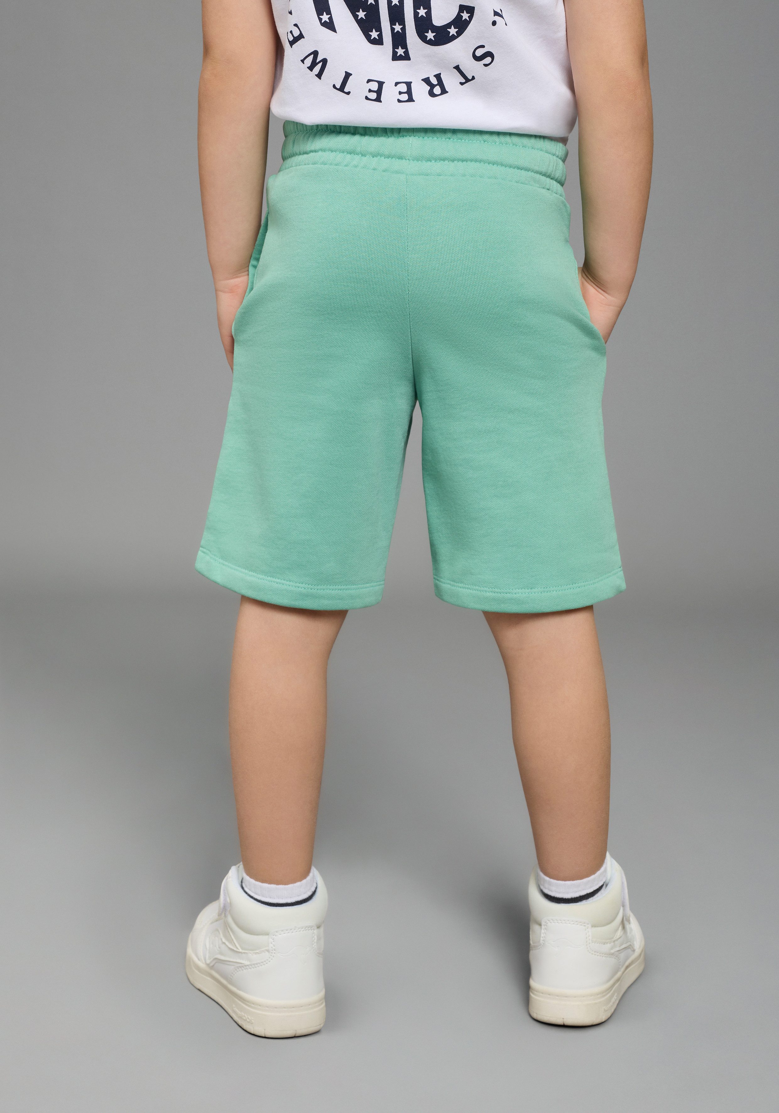 KangaROOS Sweatshorts Kangaroos Sweatbermudas für Jungen gerade Beinform, mit Gummizug und Bindeband im Bund