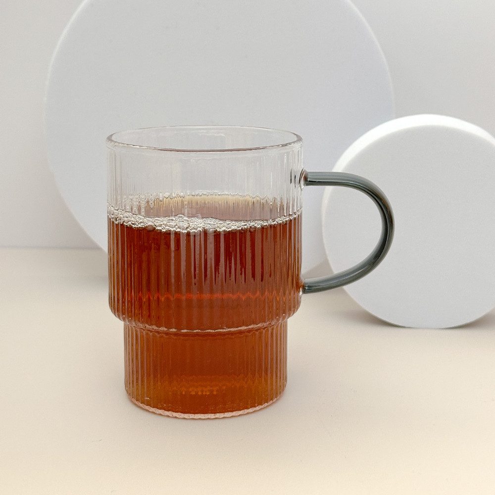 Mien Teeglas Borosilikatglas 4er Tee- und Kaffee-Tassen-Set I Colorful Elegance I, 4-tlg., Borosilikatglas, I 350 ml Fassungsvermögen I Farbige Henkel I Riffelmuster