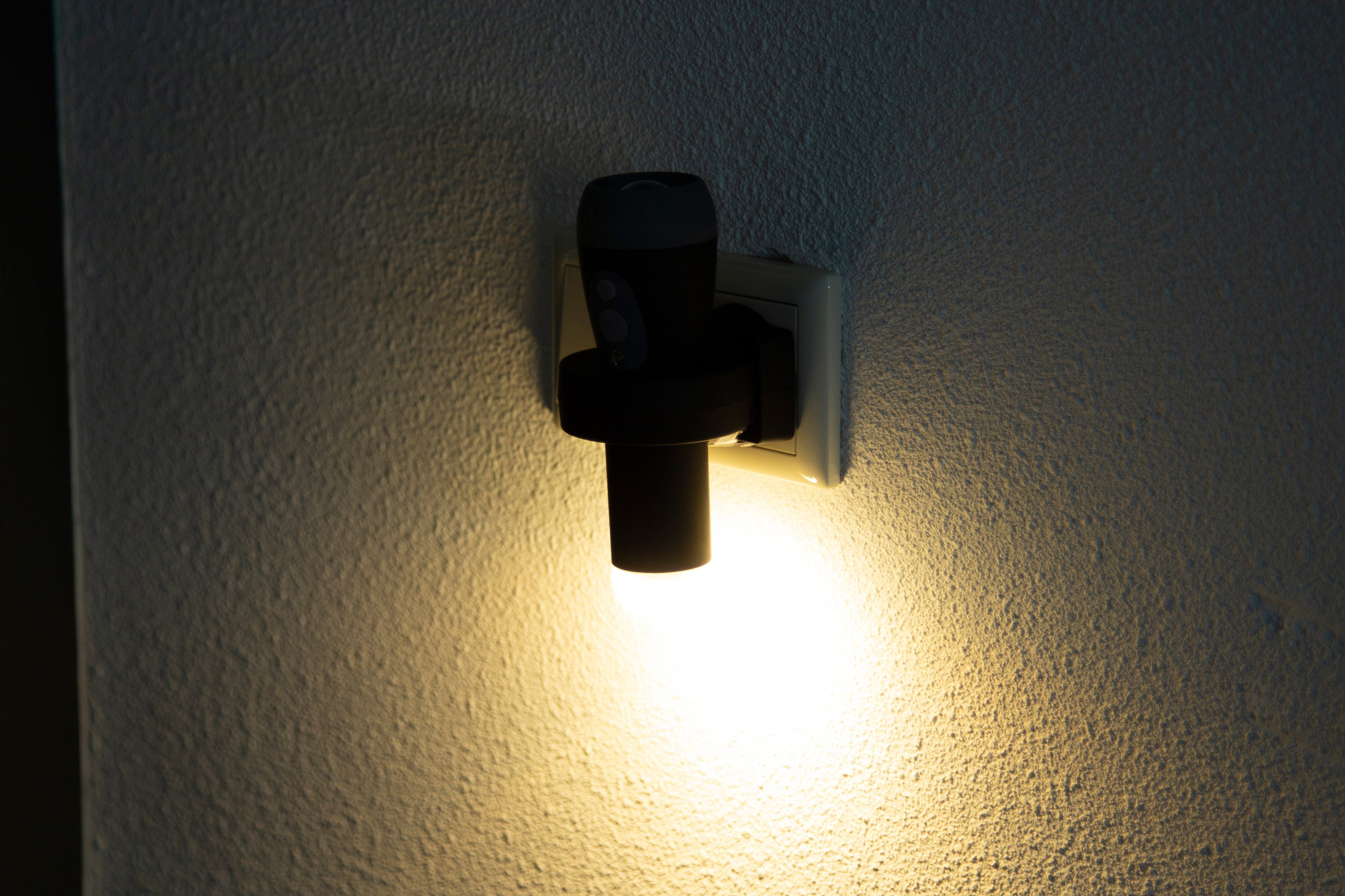 Alecto LED Nachtlicht automatisch bei sich Notbeleuchtung (schaltet ATL-110ZT, ein) Schwarz Stromausfall