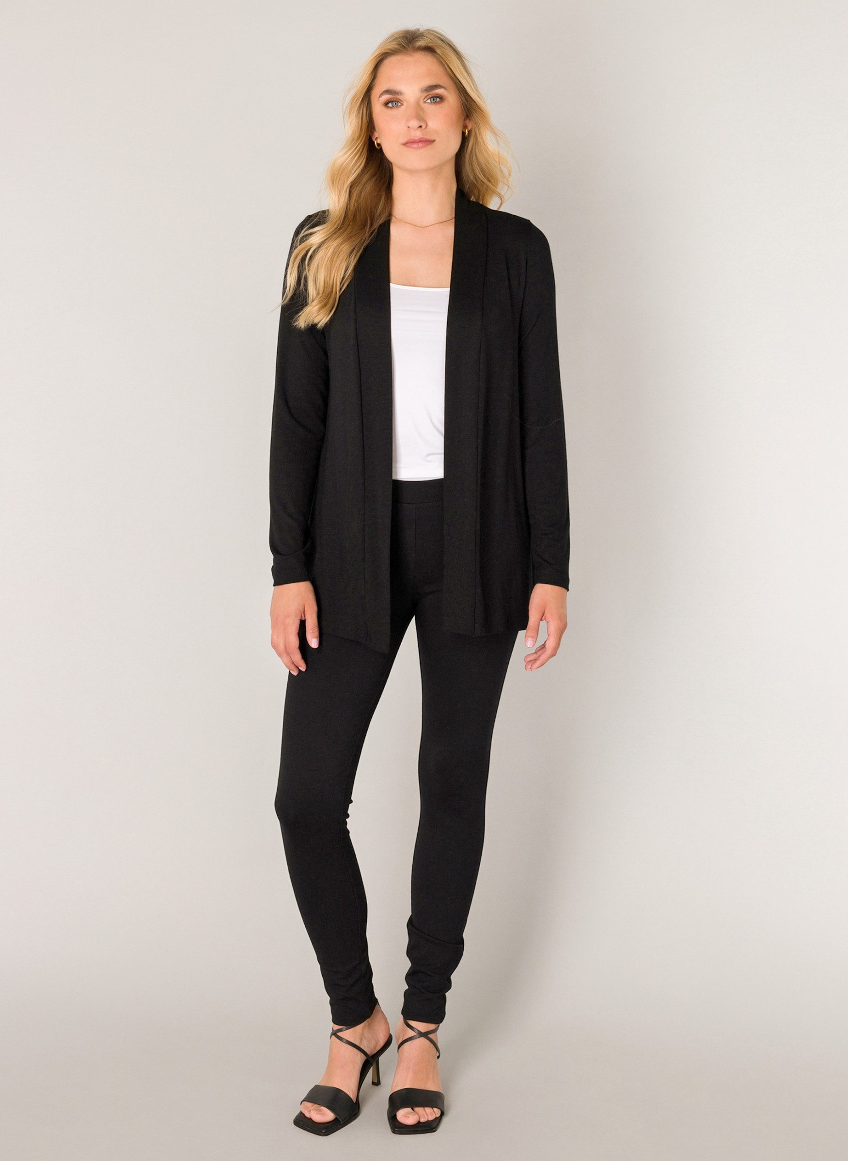 Base Level Strickjacke Yayla In elastischem Feinstrick