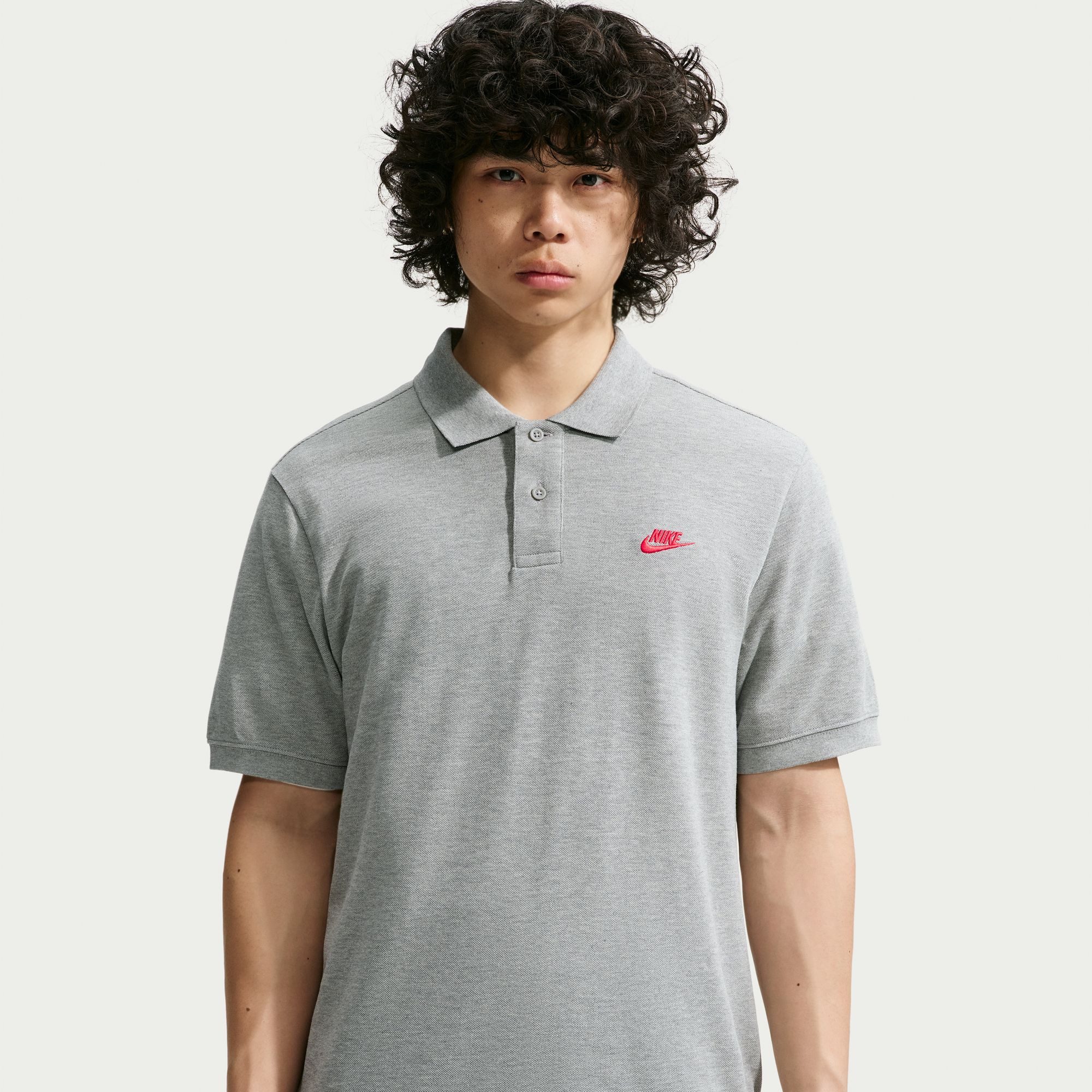 Nike Sportswear Poloshirt M NK CLUB SS POLO PIQUE mit 2-Knopf-Leiste, aus atmungsaktivem Piqué-Baumwollmaterial