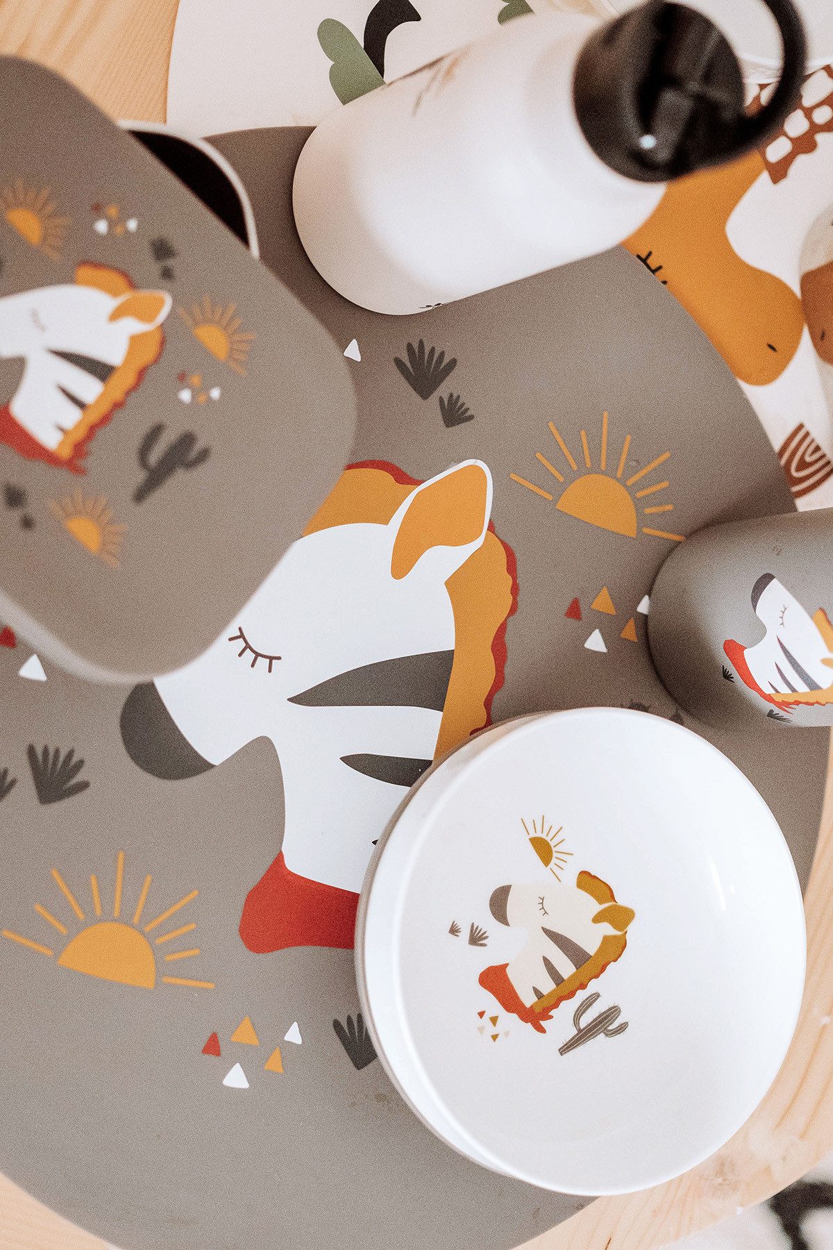 kikadu Platzset Silikon Platzset Zebra Grau, (1-St), aus BPA-freiem Silikon - 38 cm