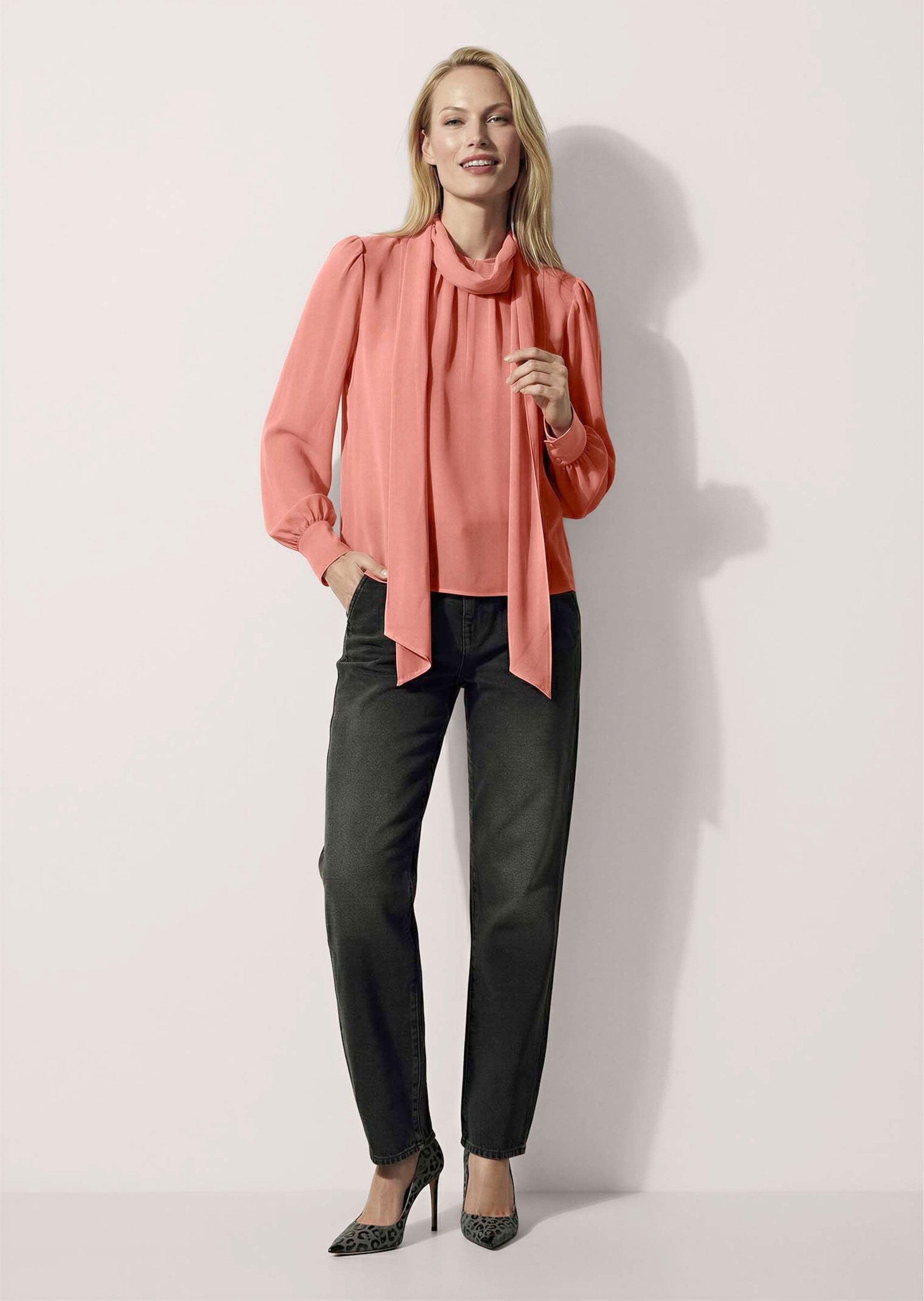 MADELEINE Langarmbluse Chiffonbluse mit Schluppenband Stehkragen, gekräuselte Schulterpartie & breite Manschetten