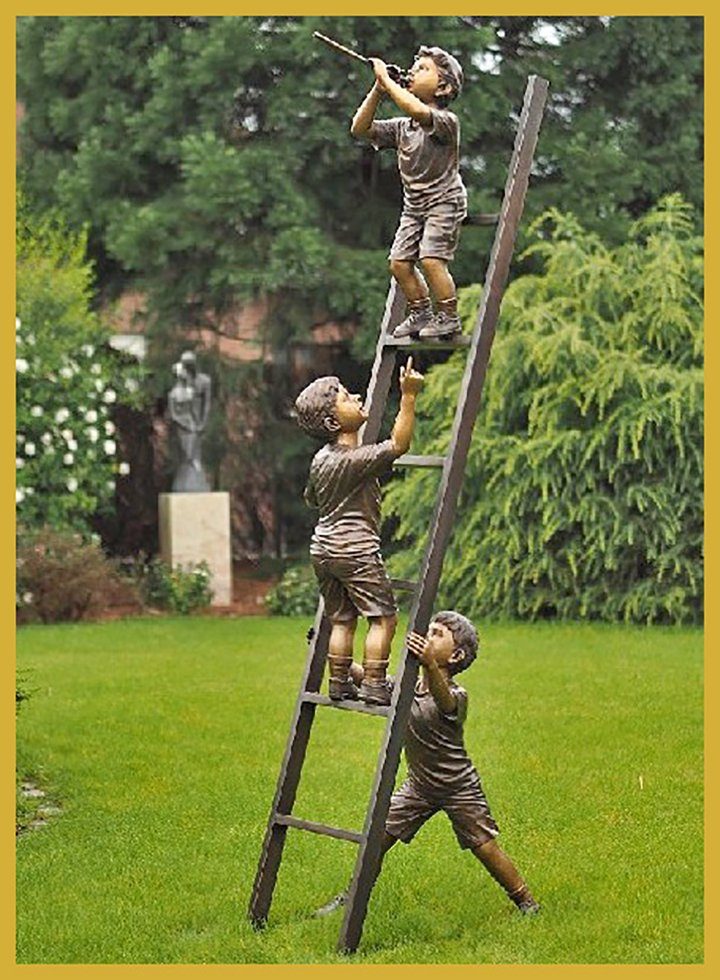 Bronze-Skulptur Gartenfigur IDYL Junge Bronze Drei Leiter, auf IDYL