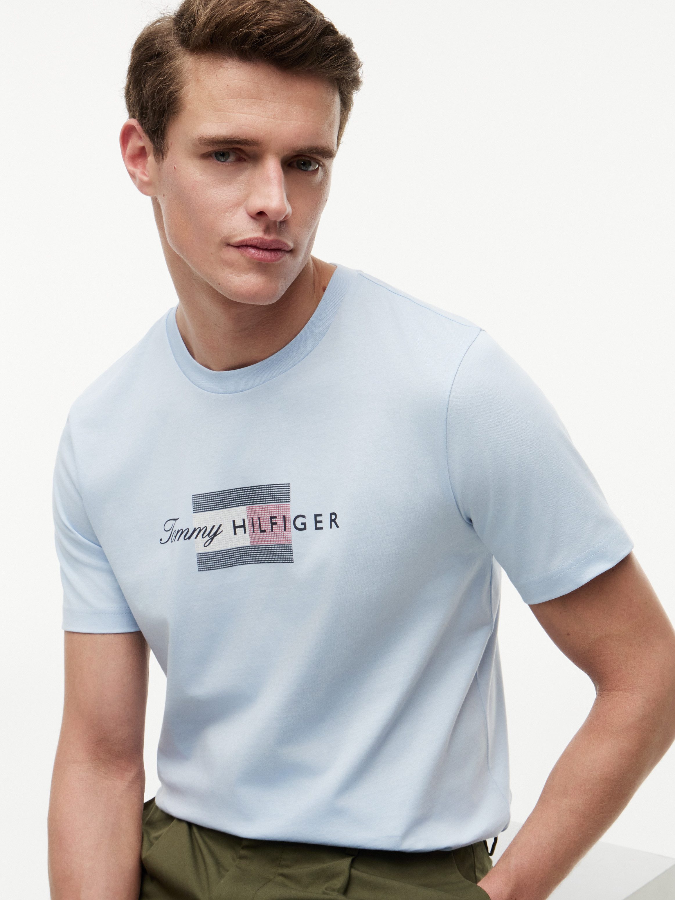 Tommy Hilfiger T-Shirt SCRIPT FLAG REGULAR TEE aus Jersey mit Flag-Grafik