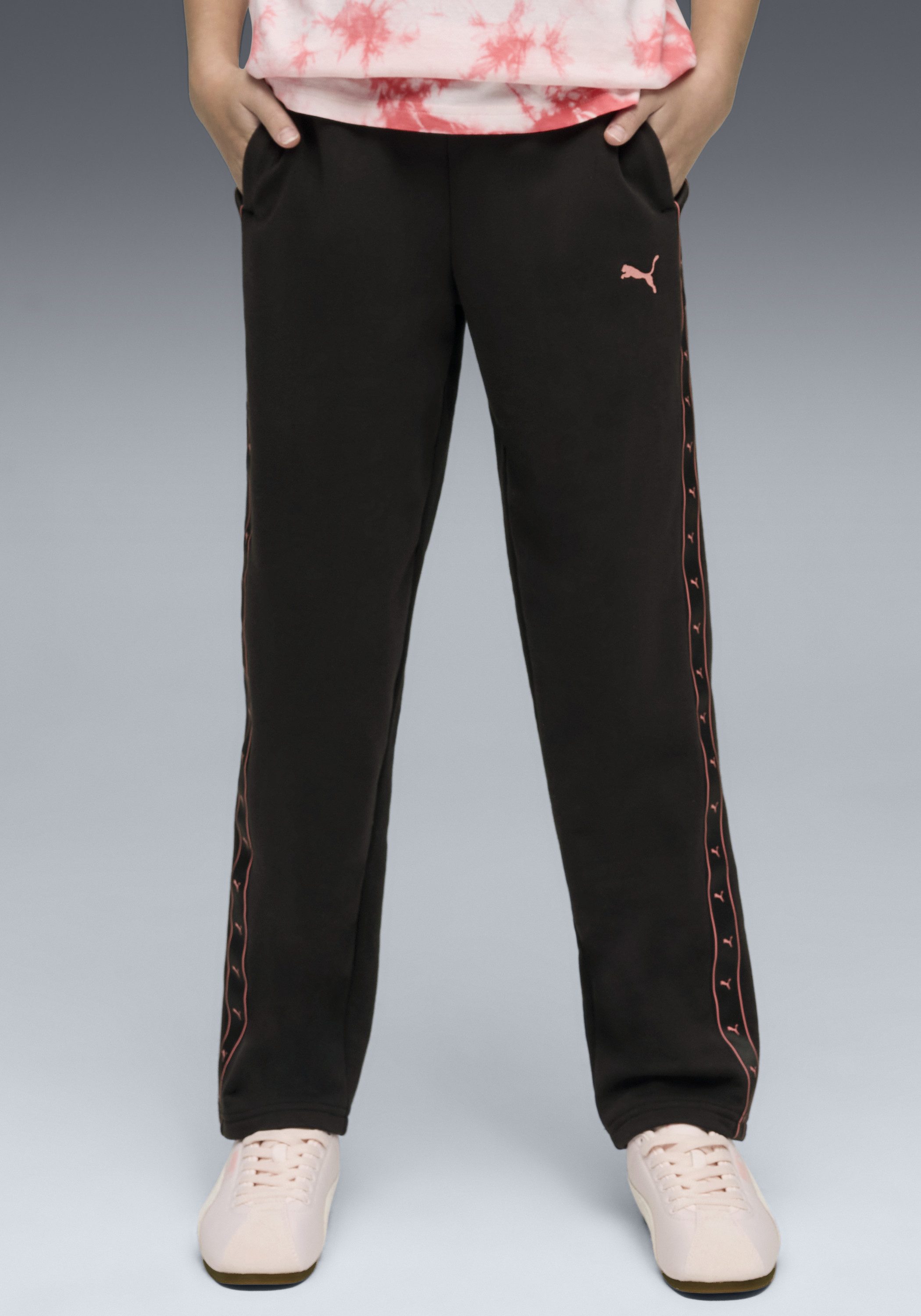 PUMA Trainingshose ESS TAPE HIGH WAIST RELAXED SWEATPANTS TR G aus Baumwollmischung, mit Eingrifftaschen, sportlicher Stil