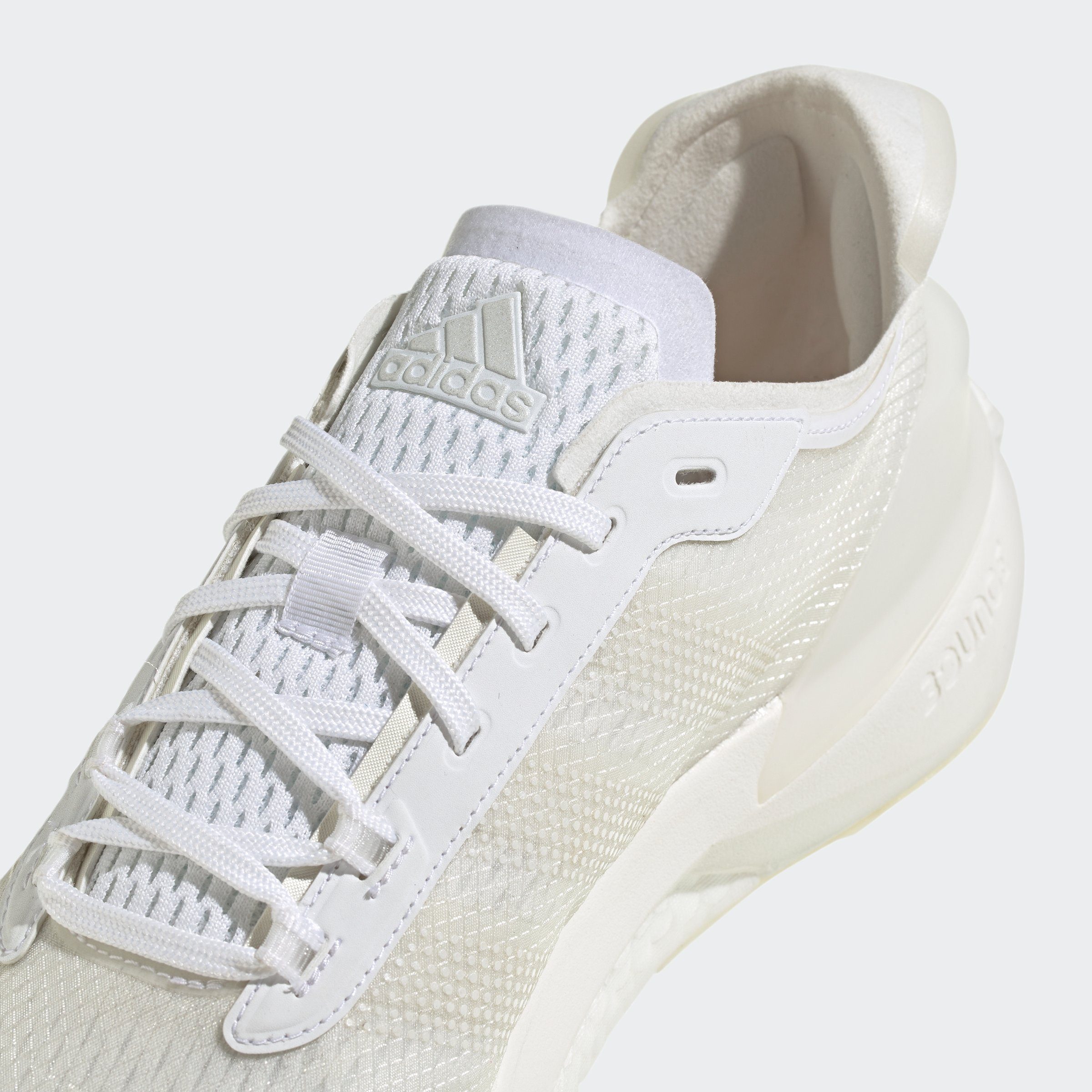 AVRYN White Zero adidas White Cloud Sneaker Metallic Crystal / Sportswear /