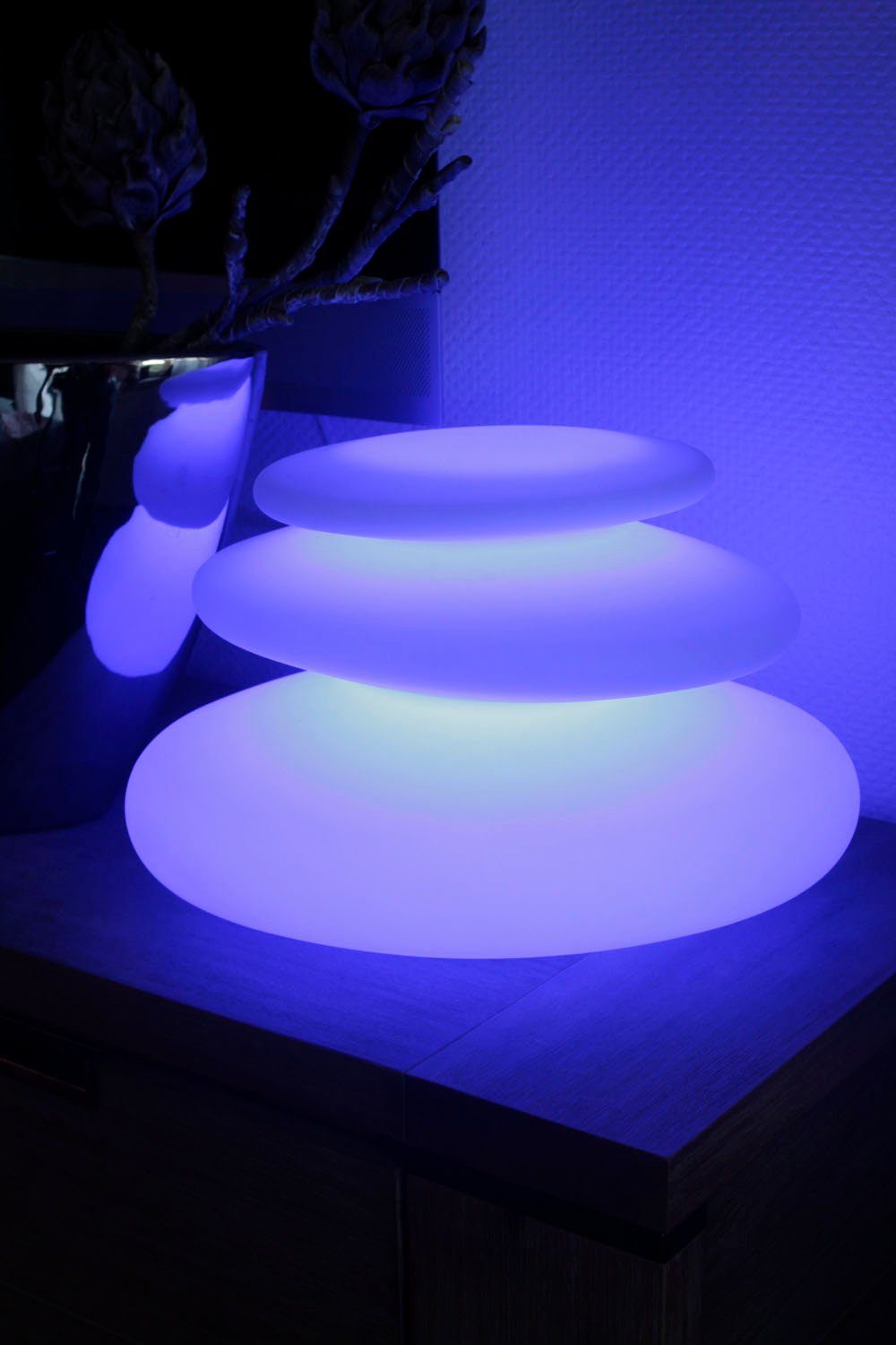 Arnusa Kugelleuchte Flatstones mobile Lampe Dekolampe Tischlampe, Dimmfunktion, LED fest integriert, 16 Leuchtfarben per Fernbedienung wählbar, Stehlampe